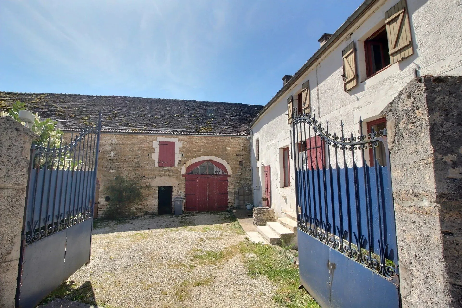 A vendre ancienne fermette avec dépendance à Villiers le Bois en Champagne