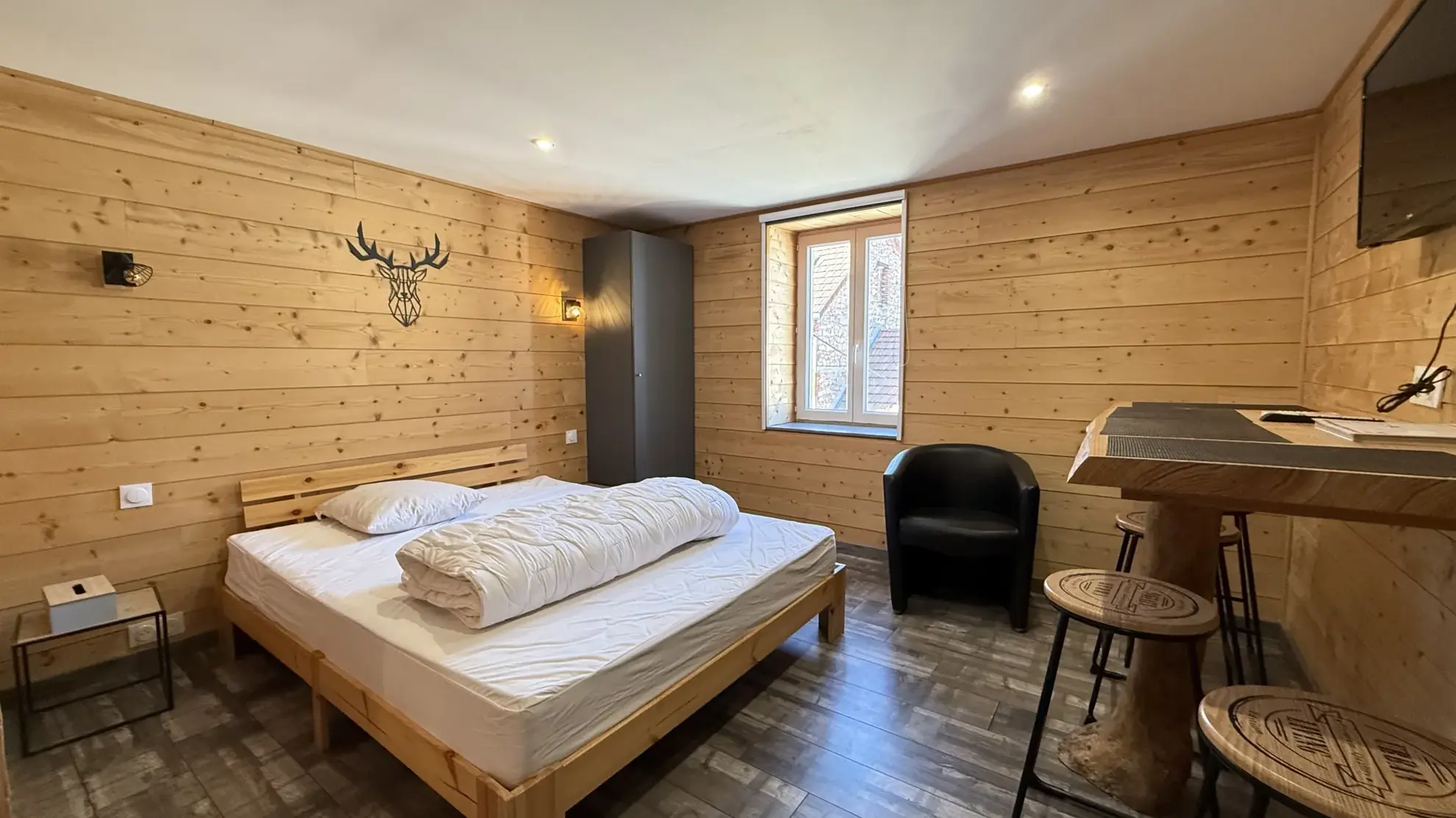 Immeuble de rapport en vente à terme à Mayet de Montagne, investissement locatif performant