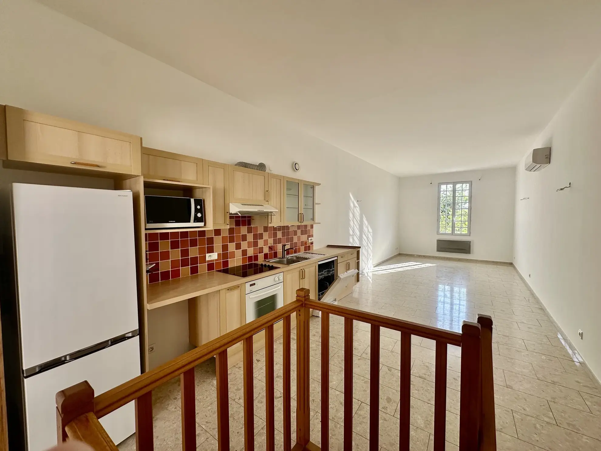 Très beau duplex de 84 m² au cœur d'Orange avec véranda et potentiel d'aménagement