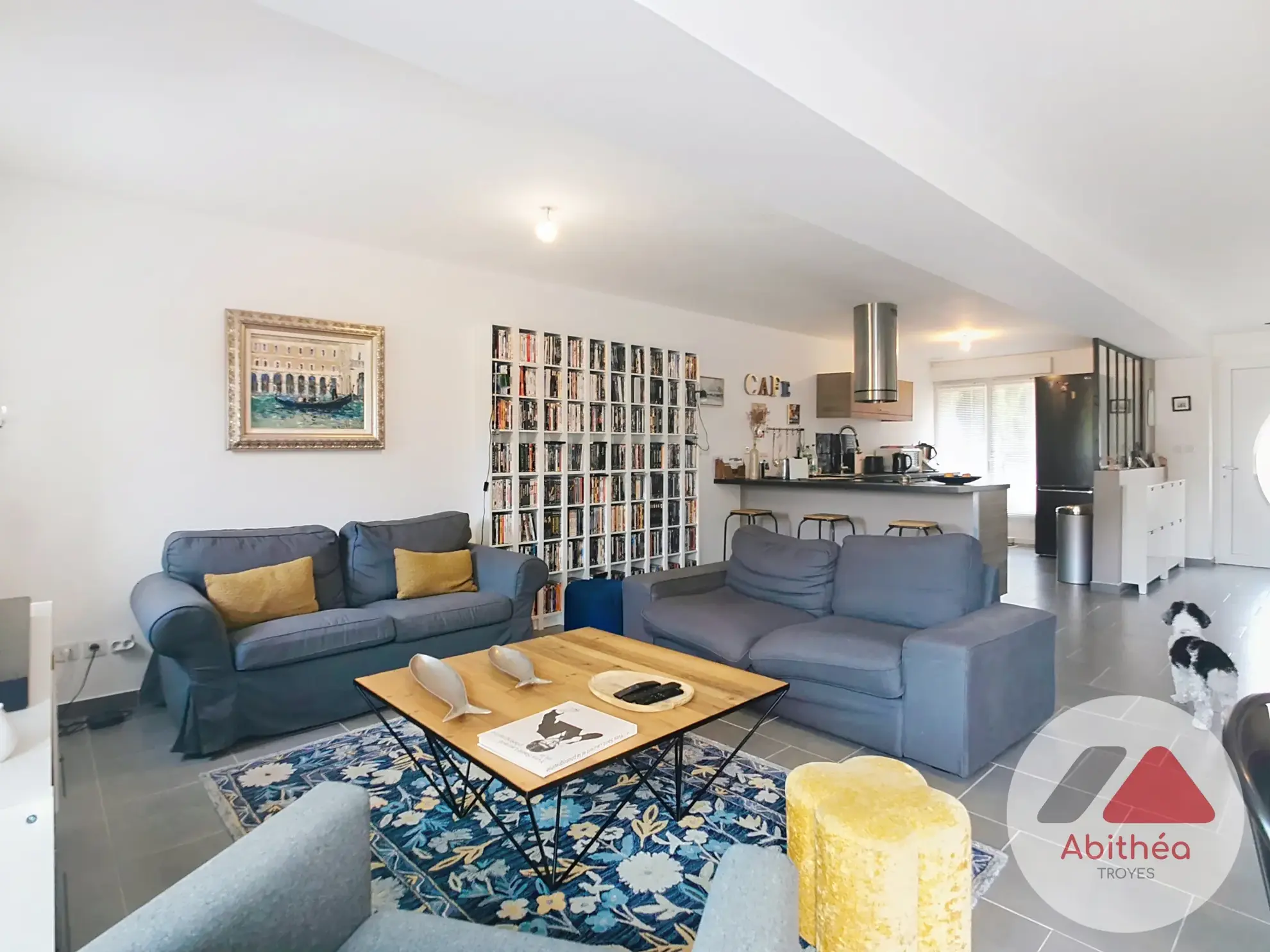 Charmant triplex à Buchères avec terrasse, 4 chambres et stationnement proche des commodités