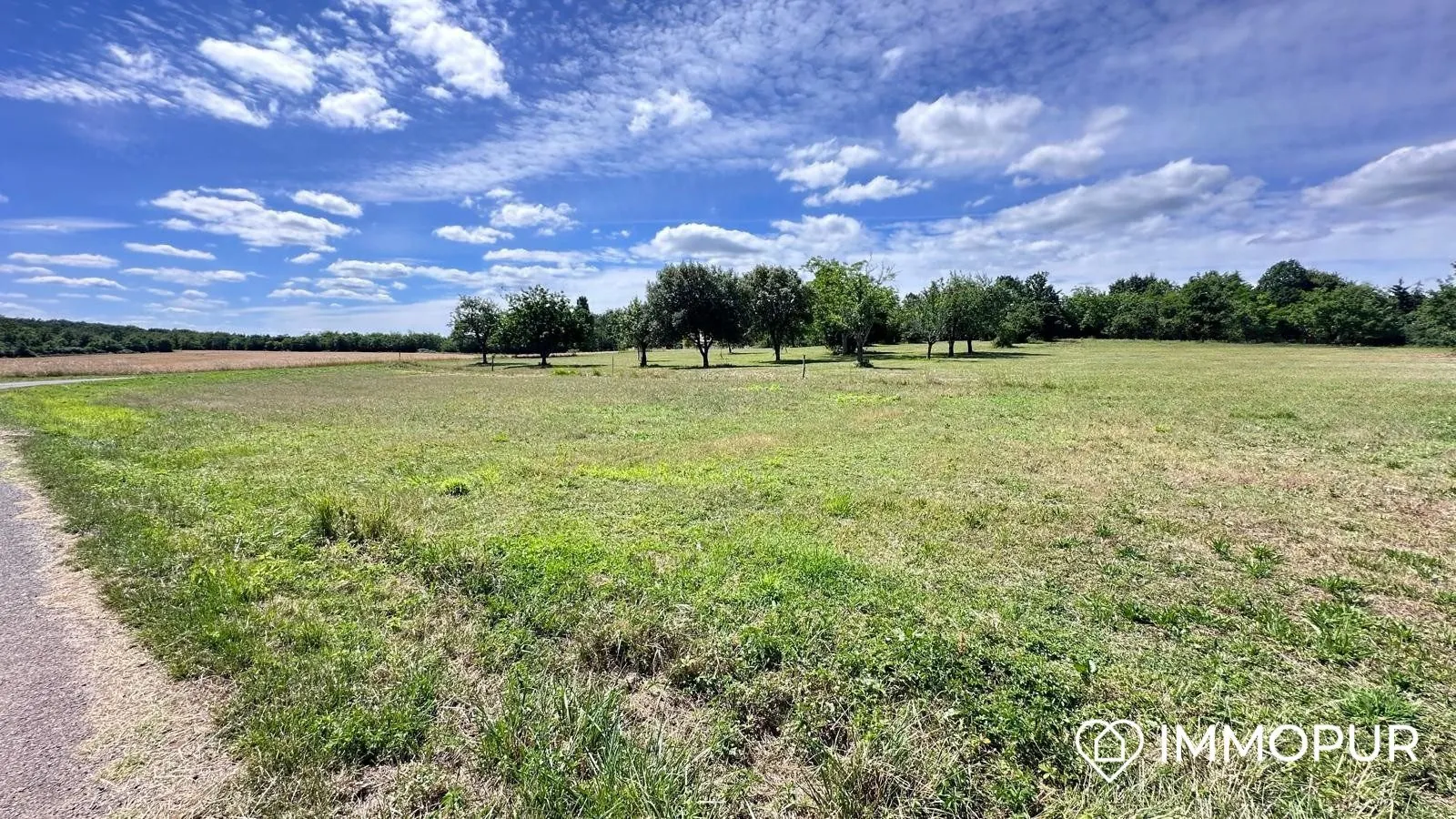 Terrain constructible plat et calme à Sainte-Foy-de-Longas