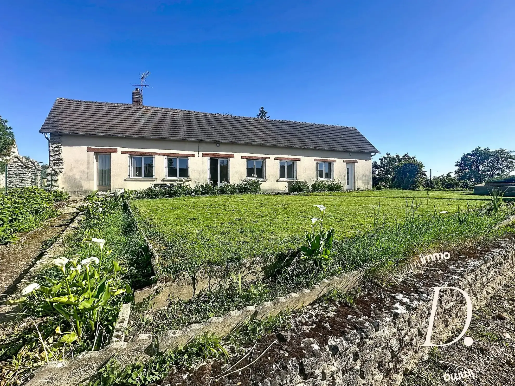 Longère à rénover avec jardin et dépendances à Vexin-sur-Epte
