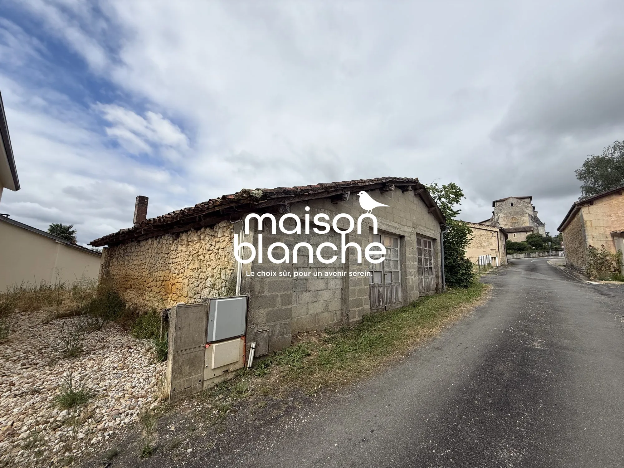 Dépendance à réhabiliter à Orignolles près de Montlieu-la-Garde