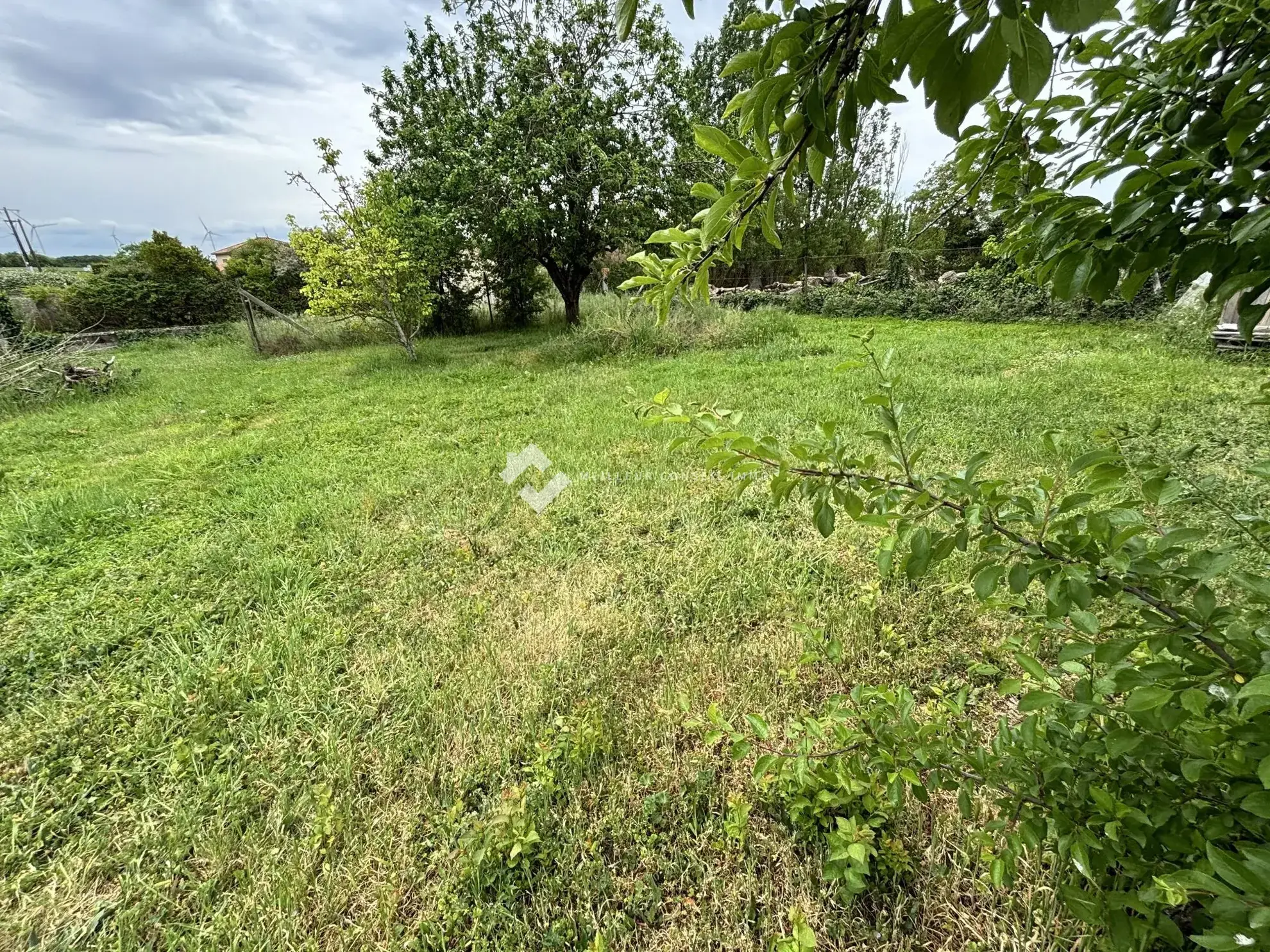 Terrain constructible de 560 m² à Champigny en Rochereau, proche Neuville de Poitou