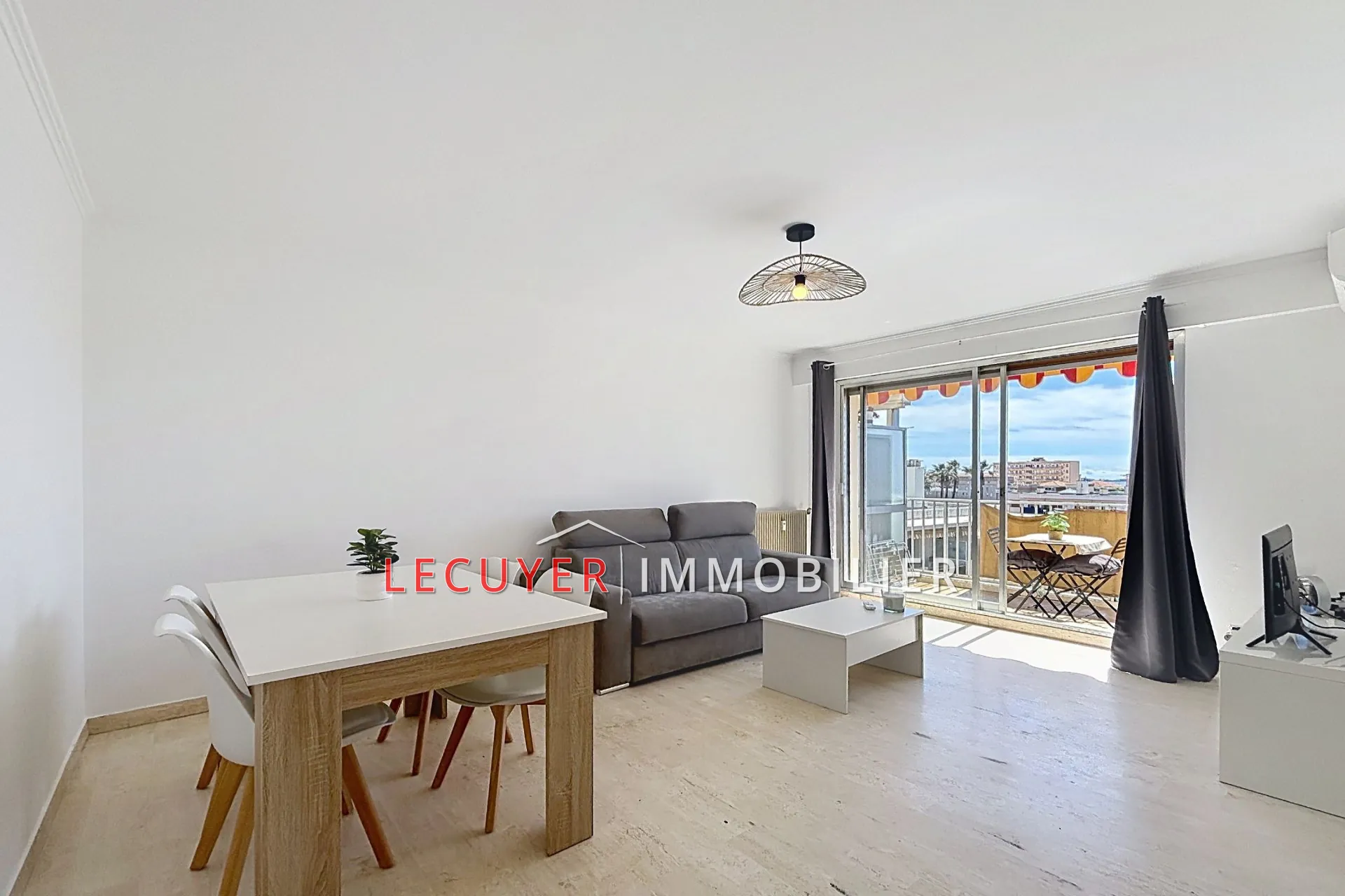 Studio à Golfe Juan avec Vue Mer, Terrasse et Cave