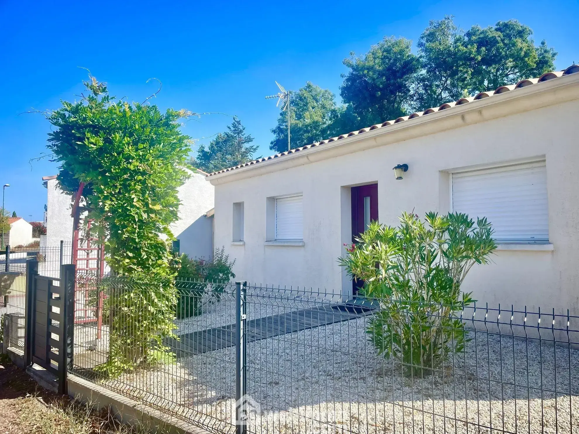 Maison de 70m² à Saint-Vincent-sur-Jard avec jardin et potentiel d'agrandissement