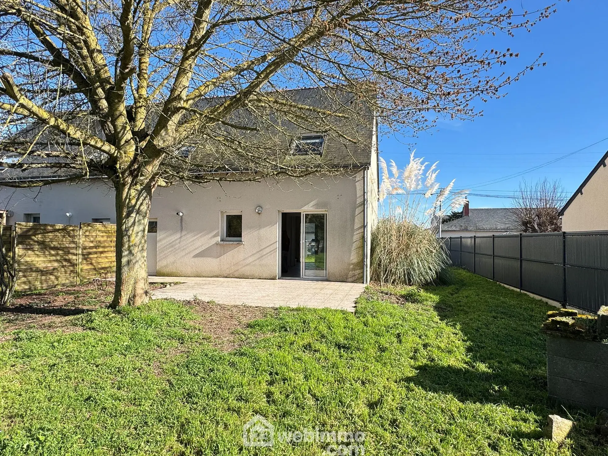 Maison à vendre de 73,6 m² avec jardin et garage à Mazé-Milon