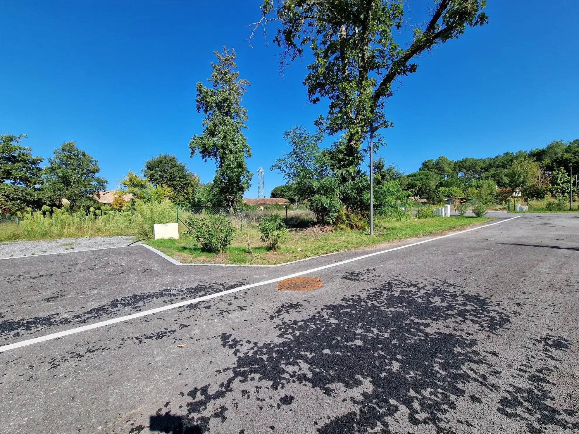 Terrain à vendre à Léon de 637 m², viabilisé et constructible - Idéal résidentiel