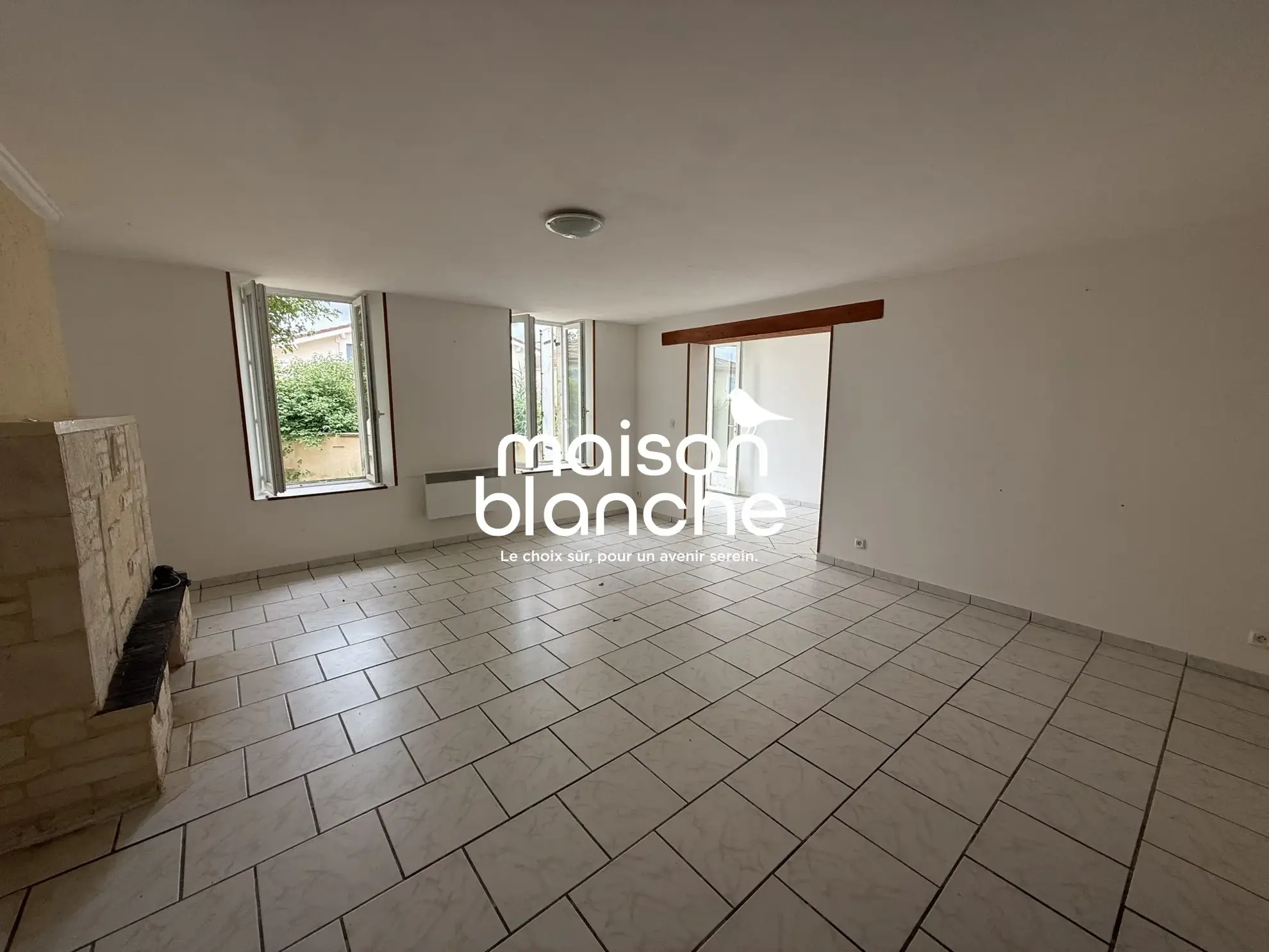 Maison de 92 m² avec 2 chambres, jardin et garage à Orignolles 
