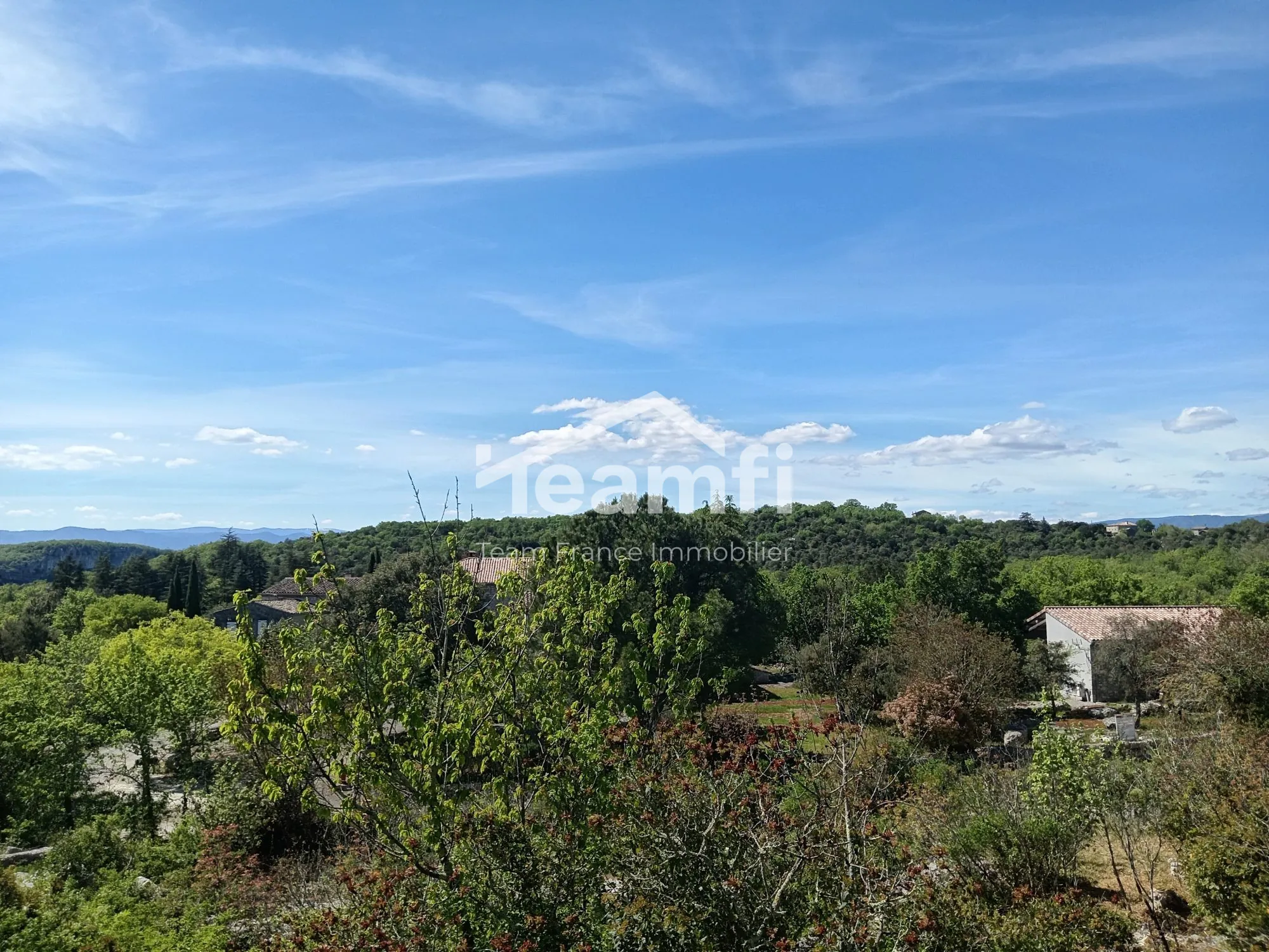 Terrain constructible de 1542 m² à Labeaume avec permis de construire