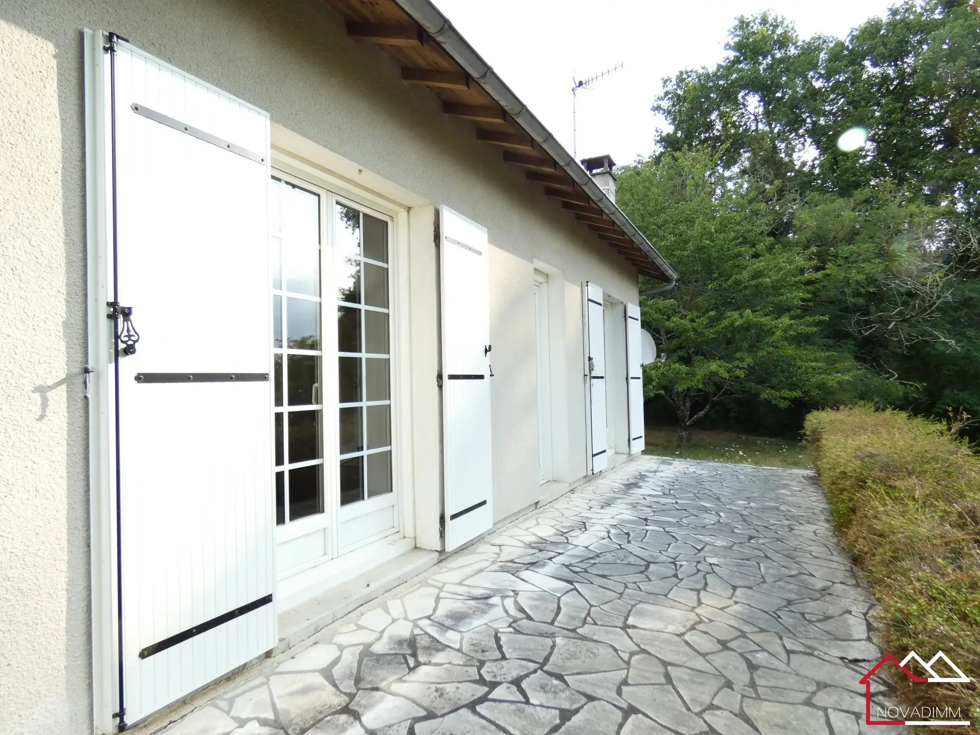 Maison à rénover avec grand terrain constructible de 4 379 m² à Saint-Front-de-Pradoux