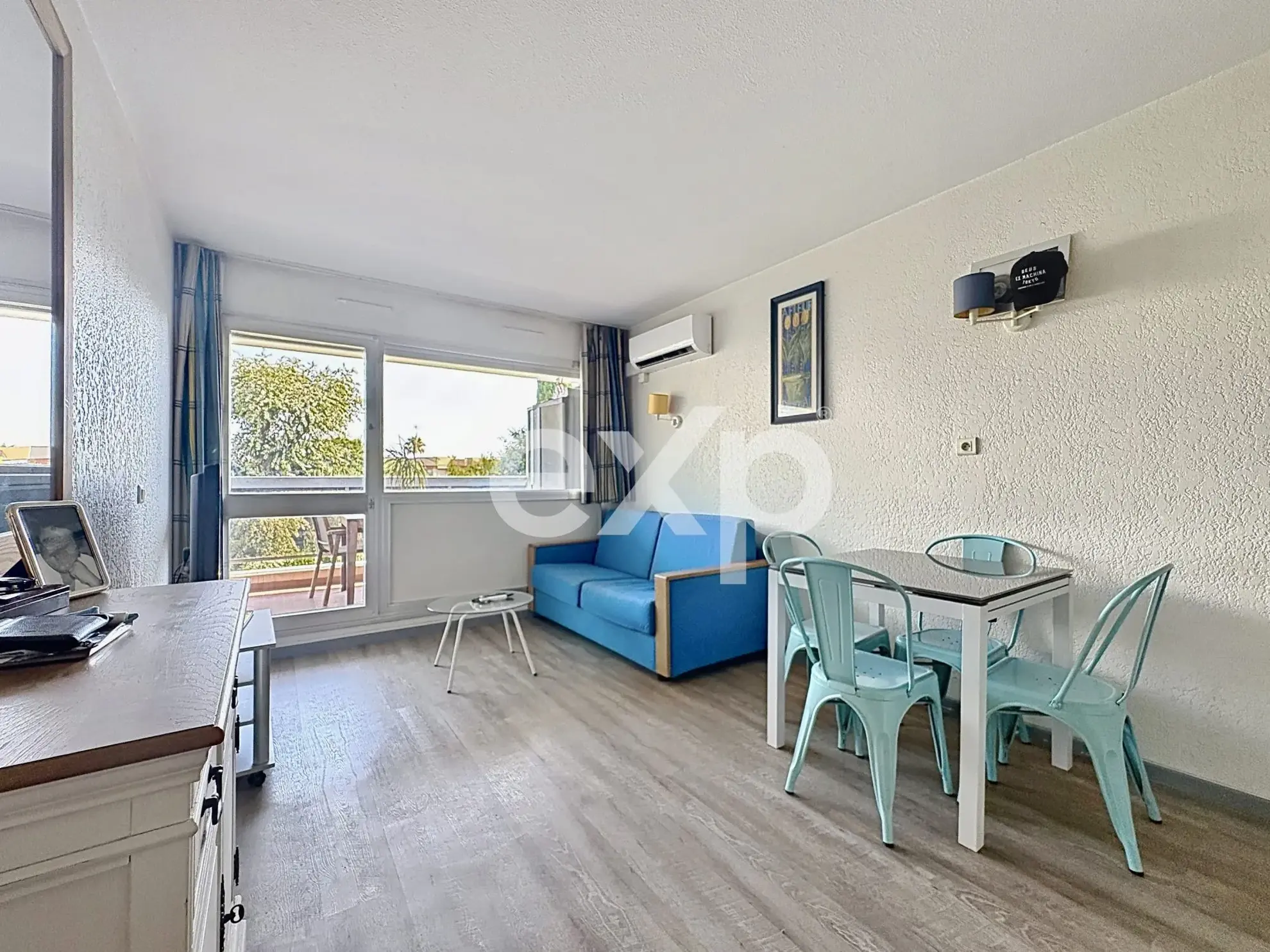 Studio cabine 4 pièces à Antibes, proche plages, piscine et parking privé