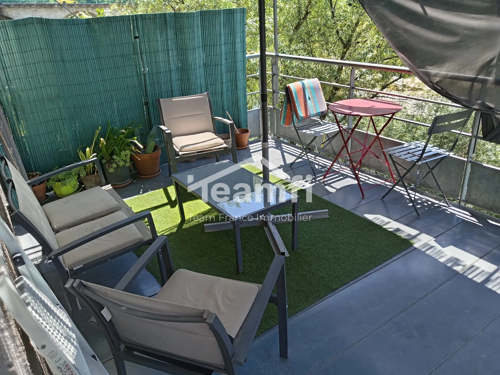 Appartement T3 avec terrasse et vue sur la rivière Ardèche, proximité d'Aubenas