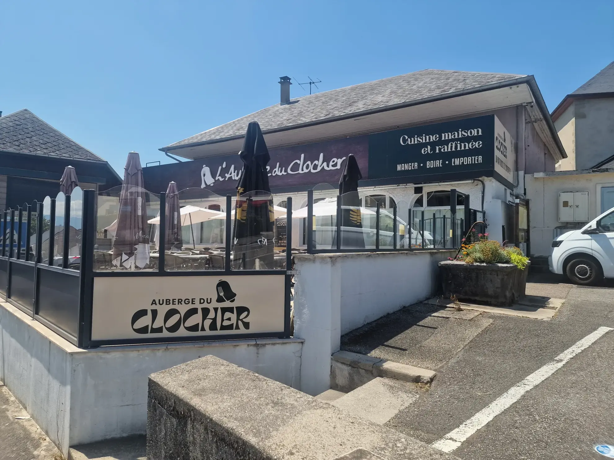 Local commercial avec grande capacité et potentiel de rénovation à St-Felix, proche Annecy et Aix-les-Bains