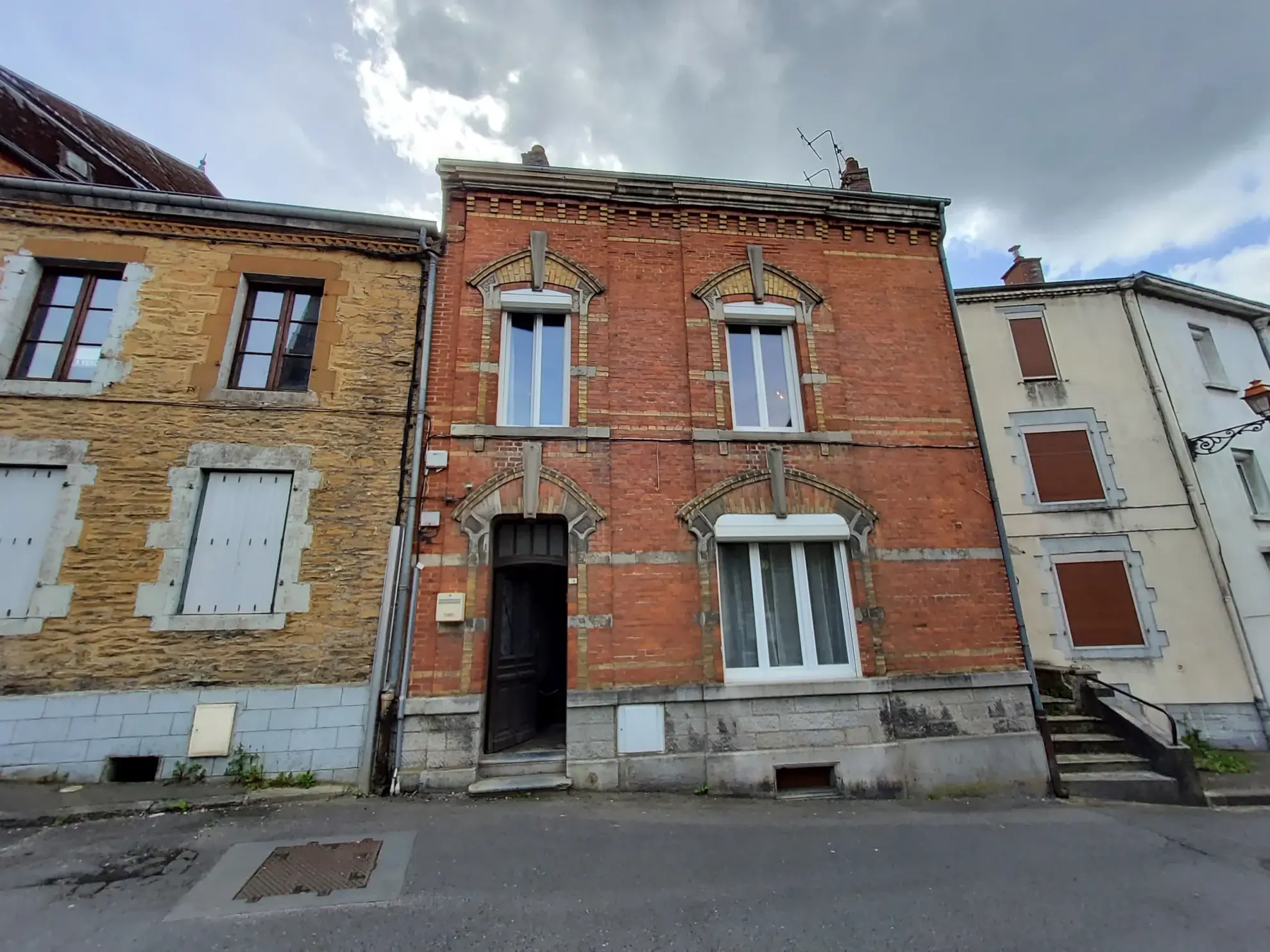 Maison à Fumay 168 m², divisible en deux logements, potentiel de rénovation