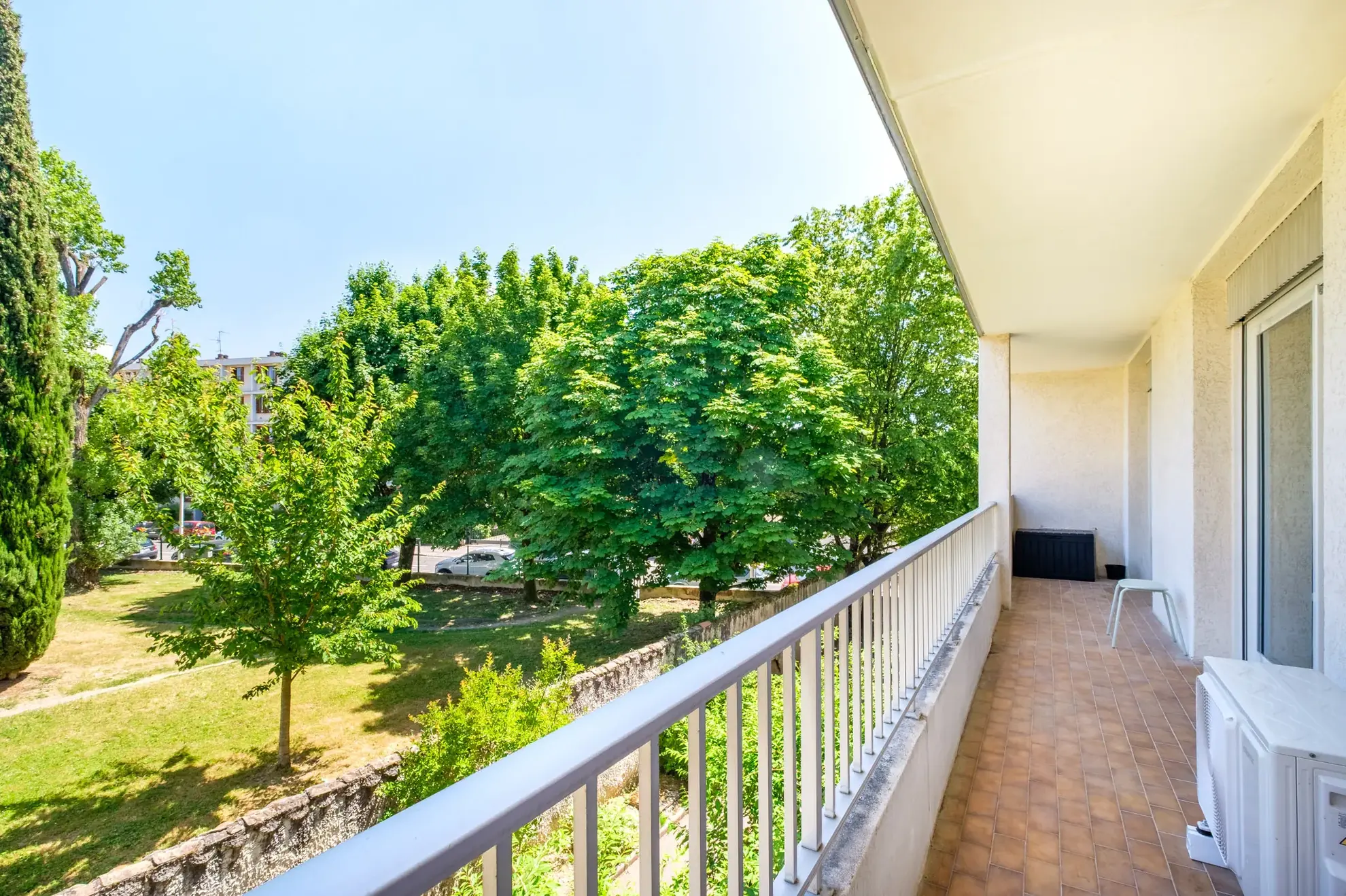 Appartement traversant de 4 pièces rénové avec balcon au cœur du Point du Jour à Lyon