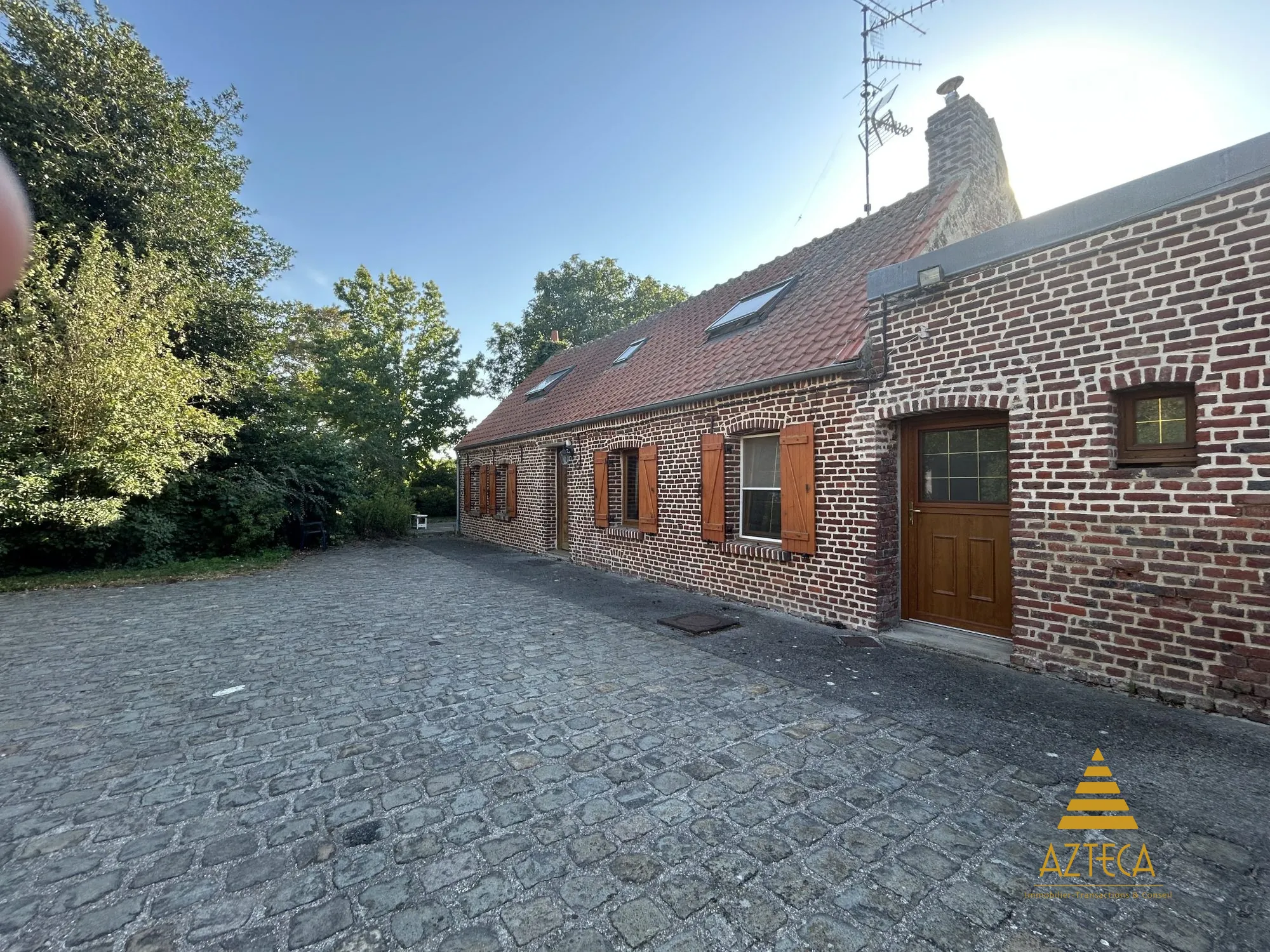 Belle maison de campagne à Wambaix avec dépendances et jardin arboré