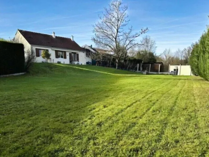 JARDIN 1018M² Belle maison familiale à vendre à Villeneuve-la-Guyard avec jardin et garage