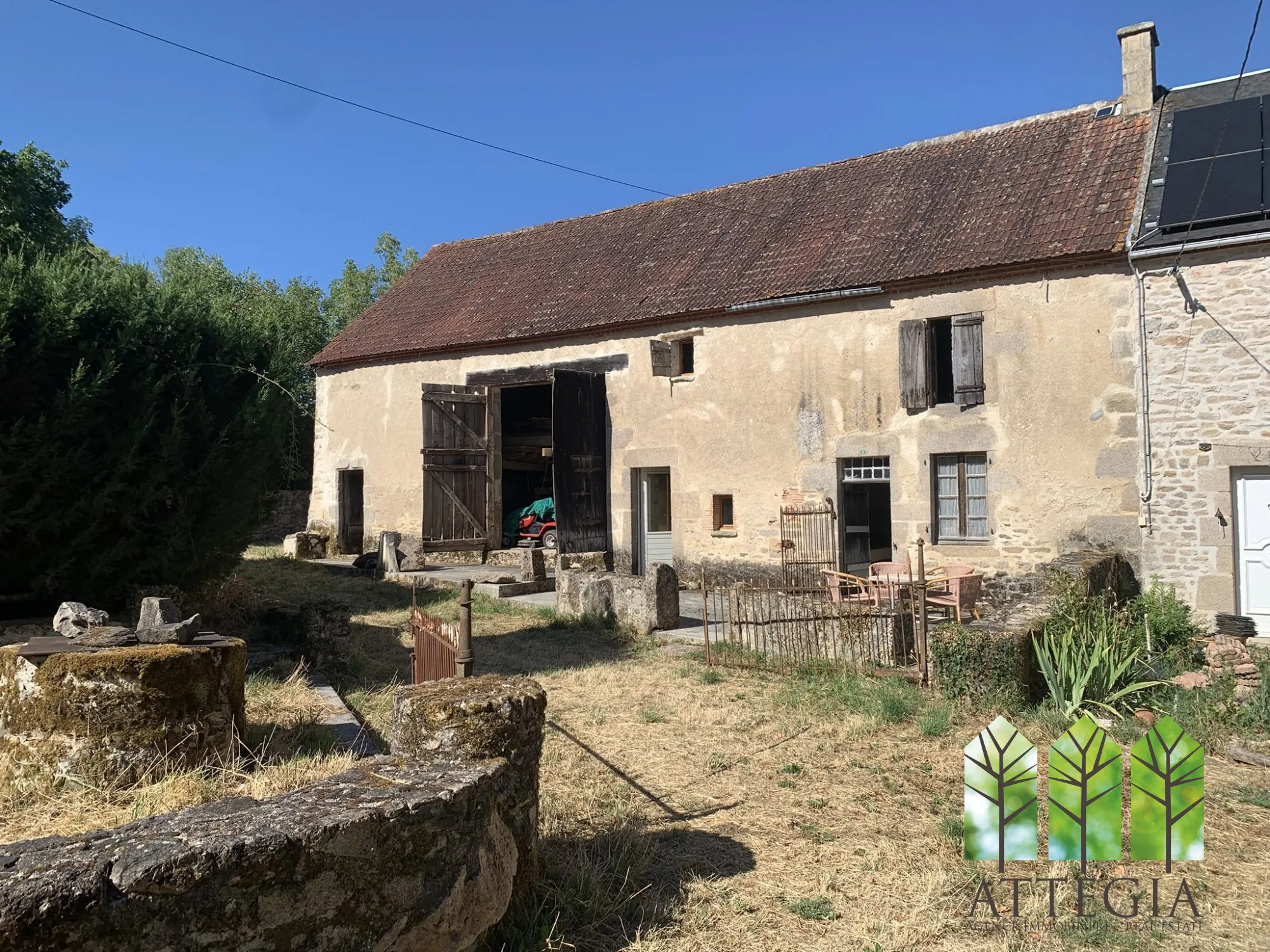Ancienne grange avec fort potentiel à Saint-Dizier-les-Domaines