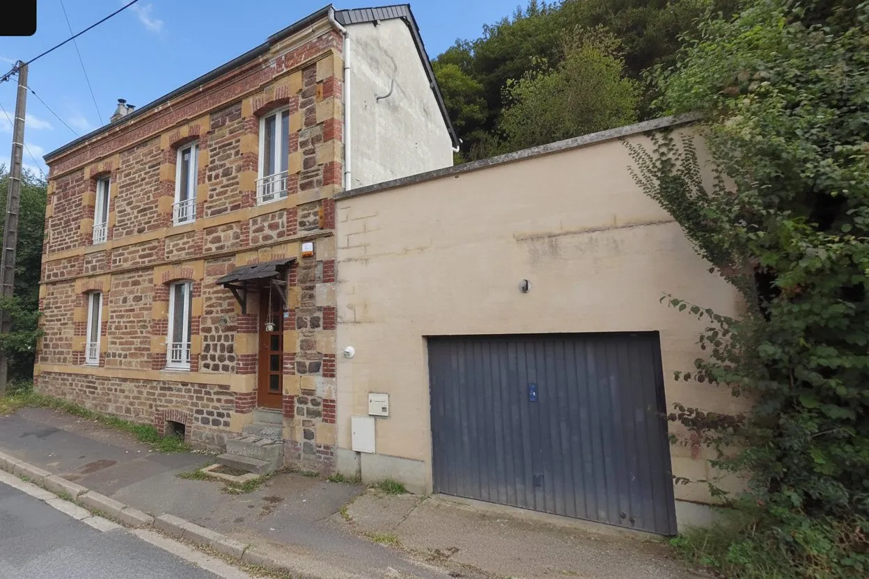 Maison à vendre à Nouzonville - 110 m² avec terrain et travaux en cours