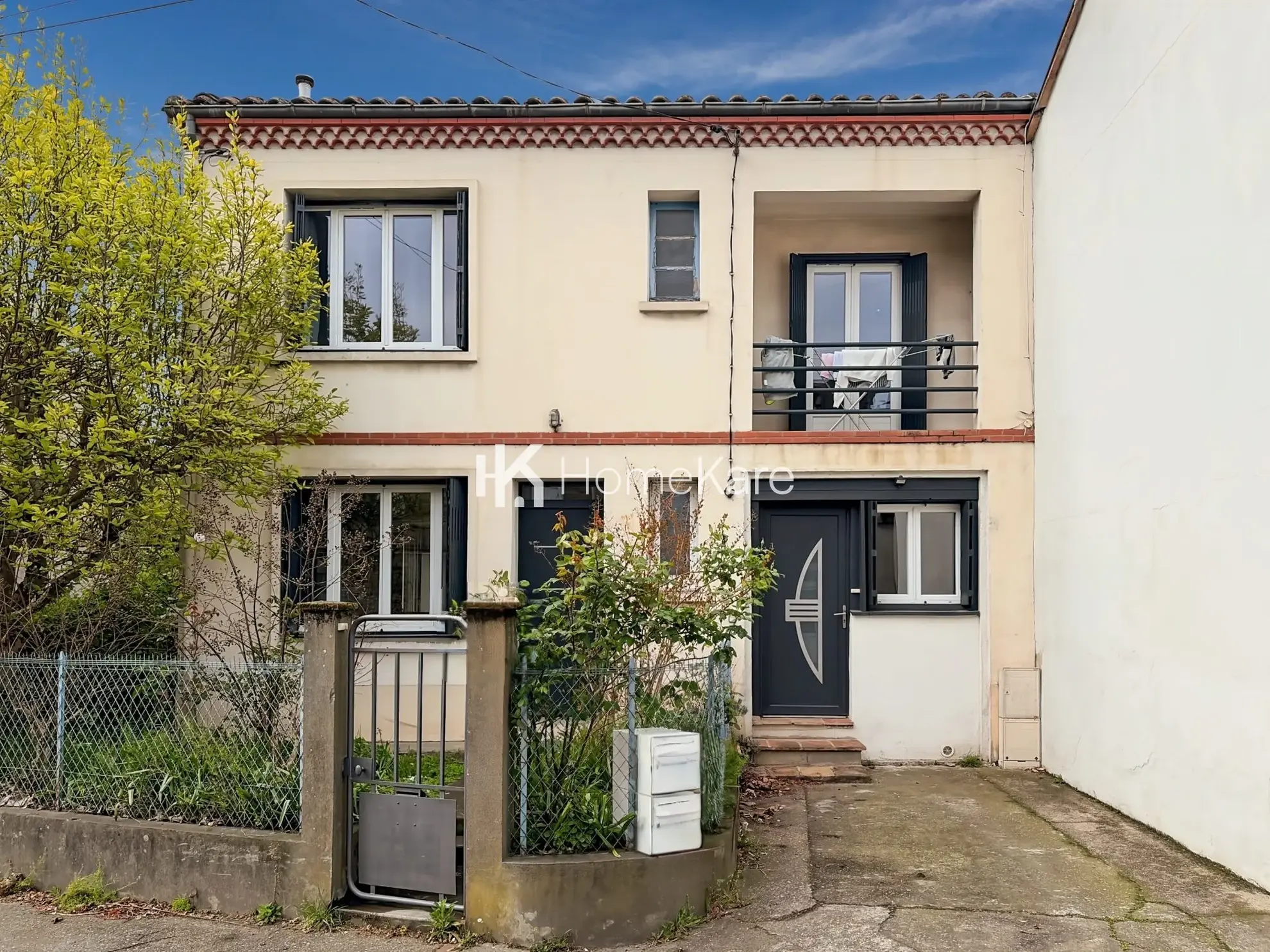 Maison rénovée avec deux appartements à vendre à Grisolles (82170)