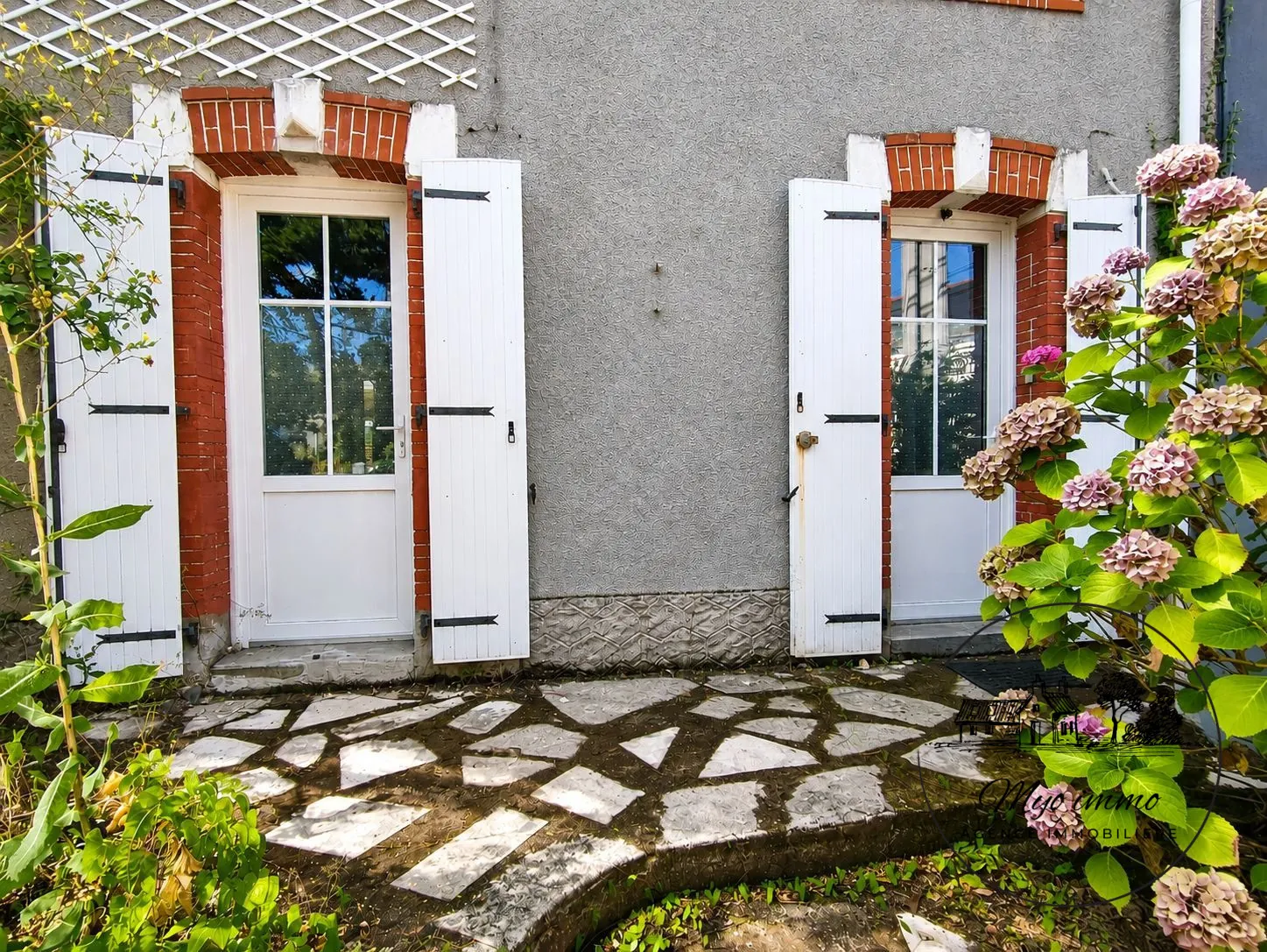 façade de la maison Charmante maison ancienne à rénover à La Montagne, 83 m² avec 4 chambres