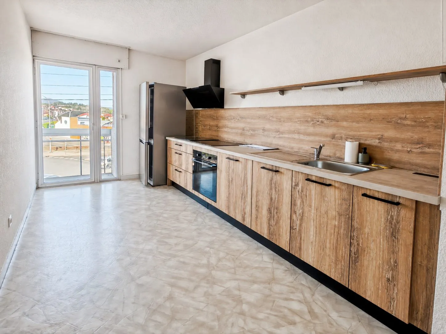 Appartement lumineux de 84 m² avec 2 chambres, garage, cave et balcons à Issoire