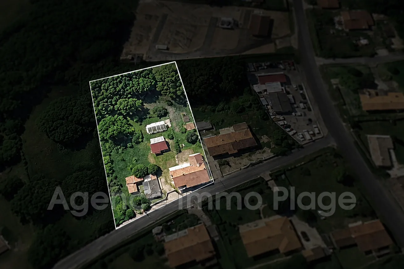 Maison de village à rénover avec piscine et grand terrain à Saint-Vivien-de-Médoc