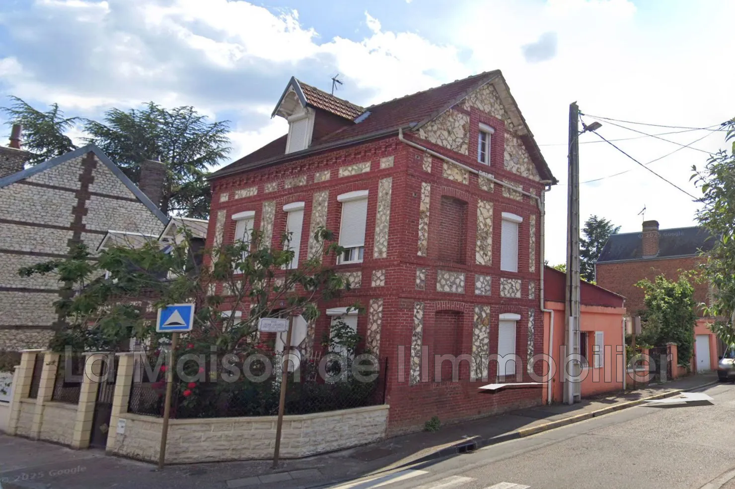 Maison ancienne avec 2 chambres, garage et grenier à Saint-Étienne-du-Rouvray