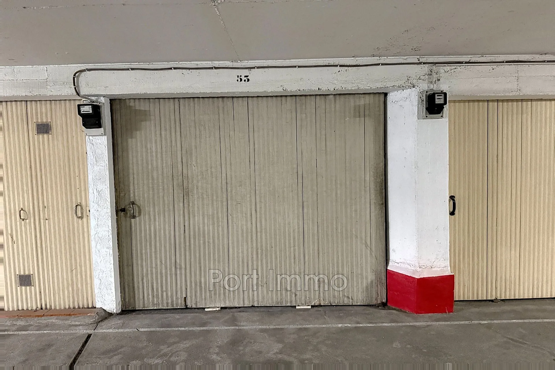 Garage à vendre à Cagnes-sur-Mer - dimensions 5x2,65m, hauteur 1,65m, prix 28 000€