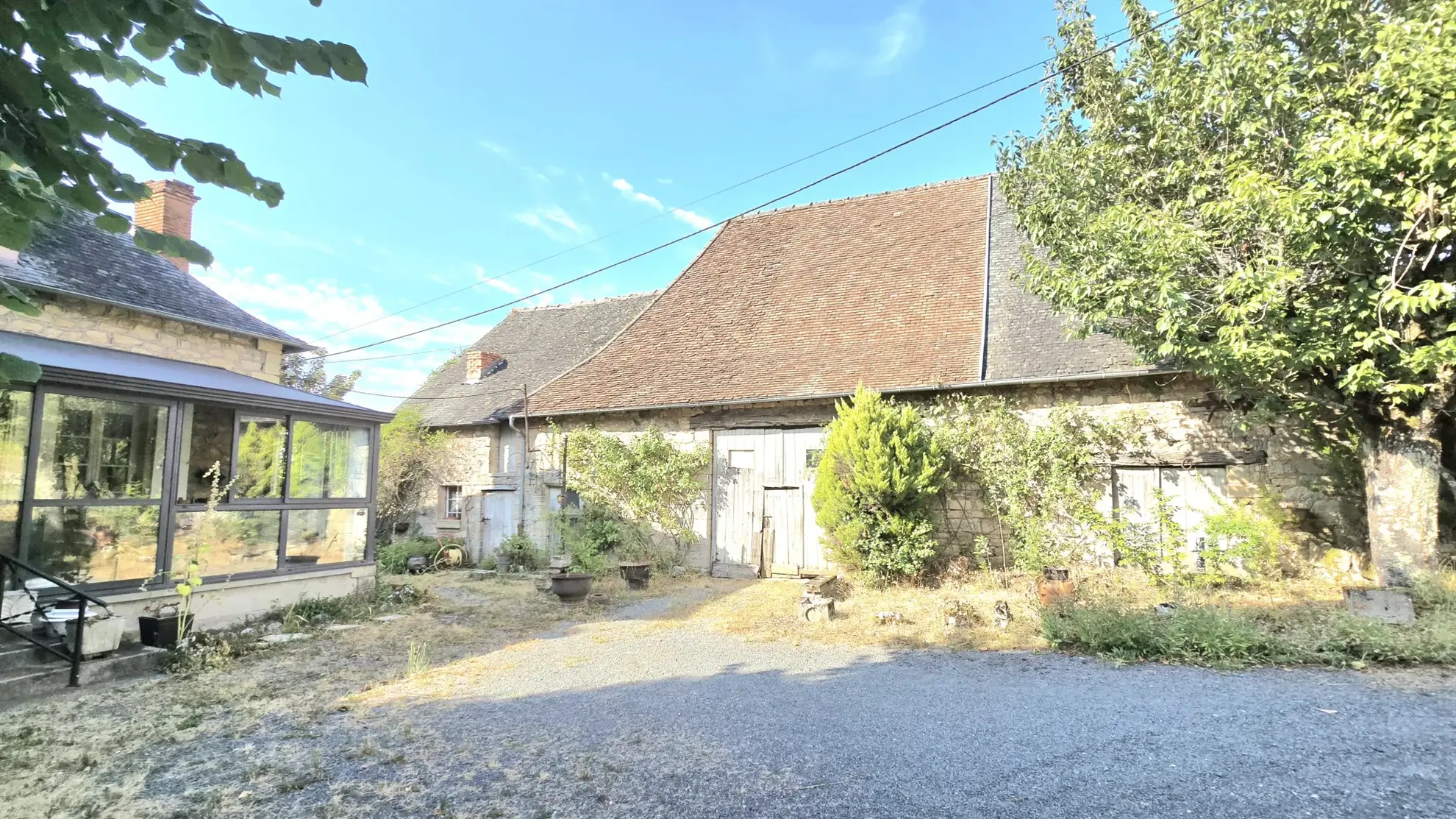 Corps de ferme avec terrain de 2500 m² à Ayen, à vendre