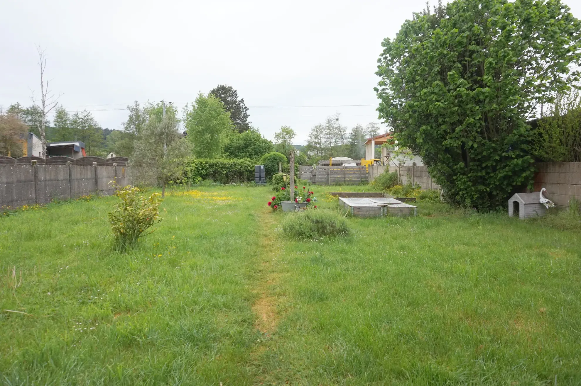 Maison spacieuse à Luzy avec jardin, dépendances et garage – idéal famille ou investissement