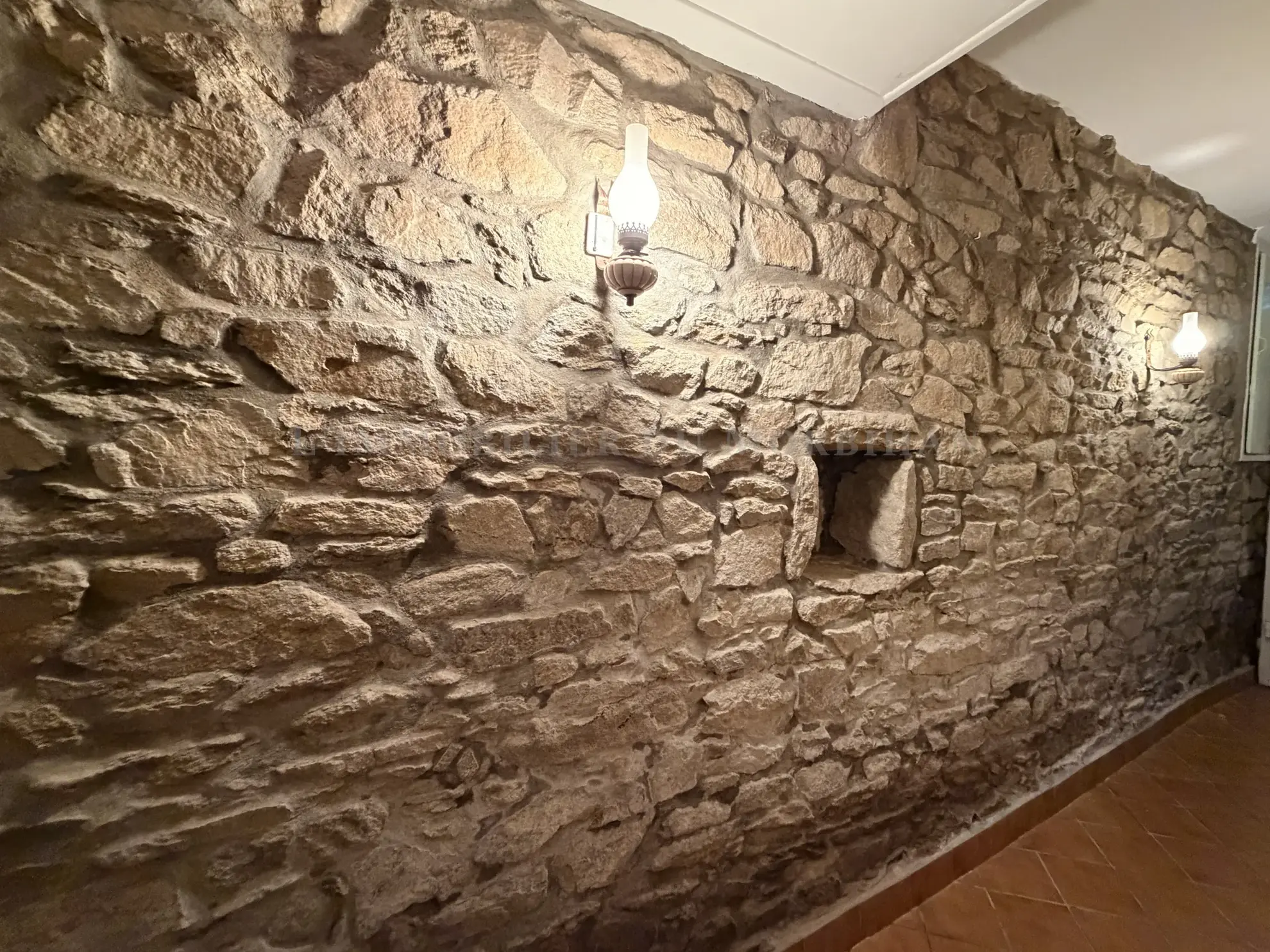 Maison de bourg en pierres à rénover au cœur du Golfe du Morbihan