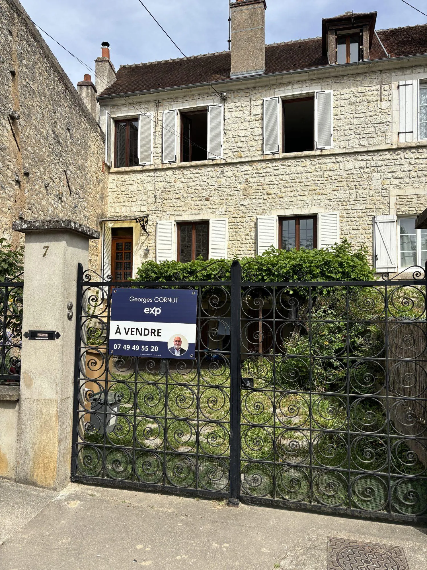 Maison de ville avec double extérieur à Vincelottes, secteur recherché, à 15 min d'Auxerre