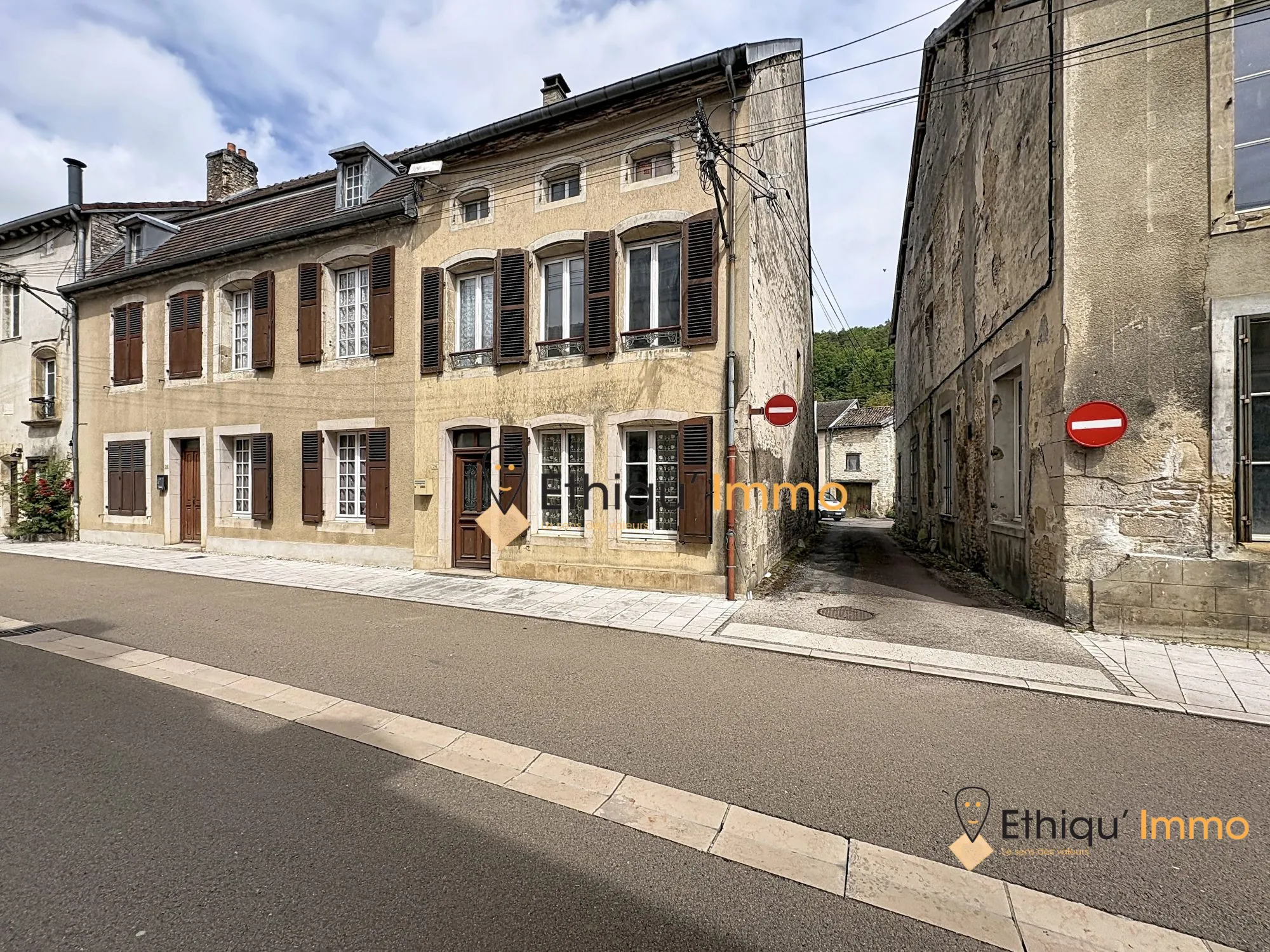 Maison de campagne à Vignory avec grand terrain et potentiel de rénovation