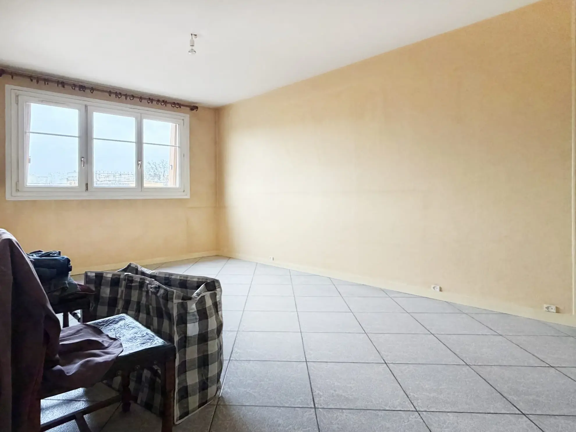 Appartement 3 pièces à Montreuil - Proche métro et tramway, parking et cave