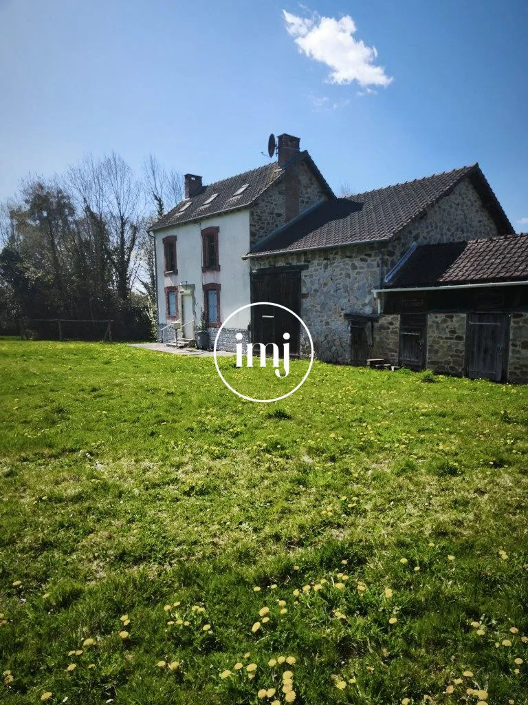 Fermette avec vue dégagée sur la campagne à Le Chalard - Limousin