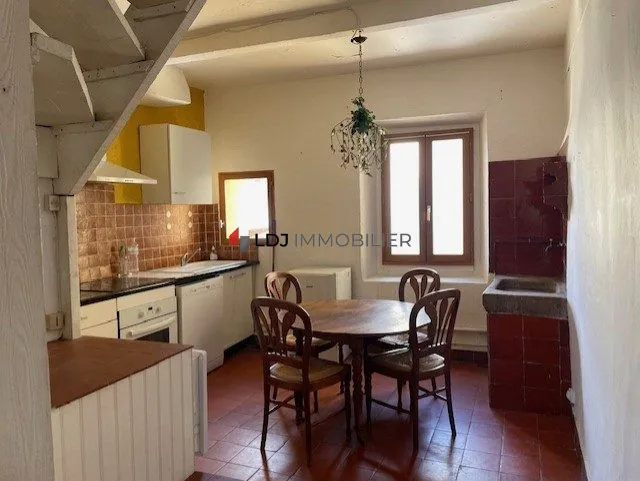 Maison typique céretane à vendre au centre-ville, 3 chambres et potentiel mixte habitation/professionnel
