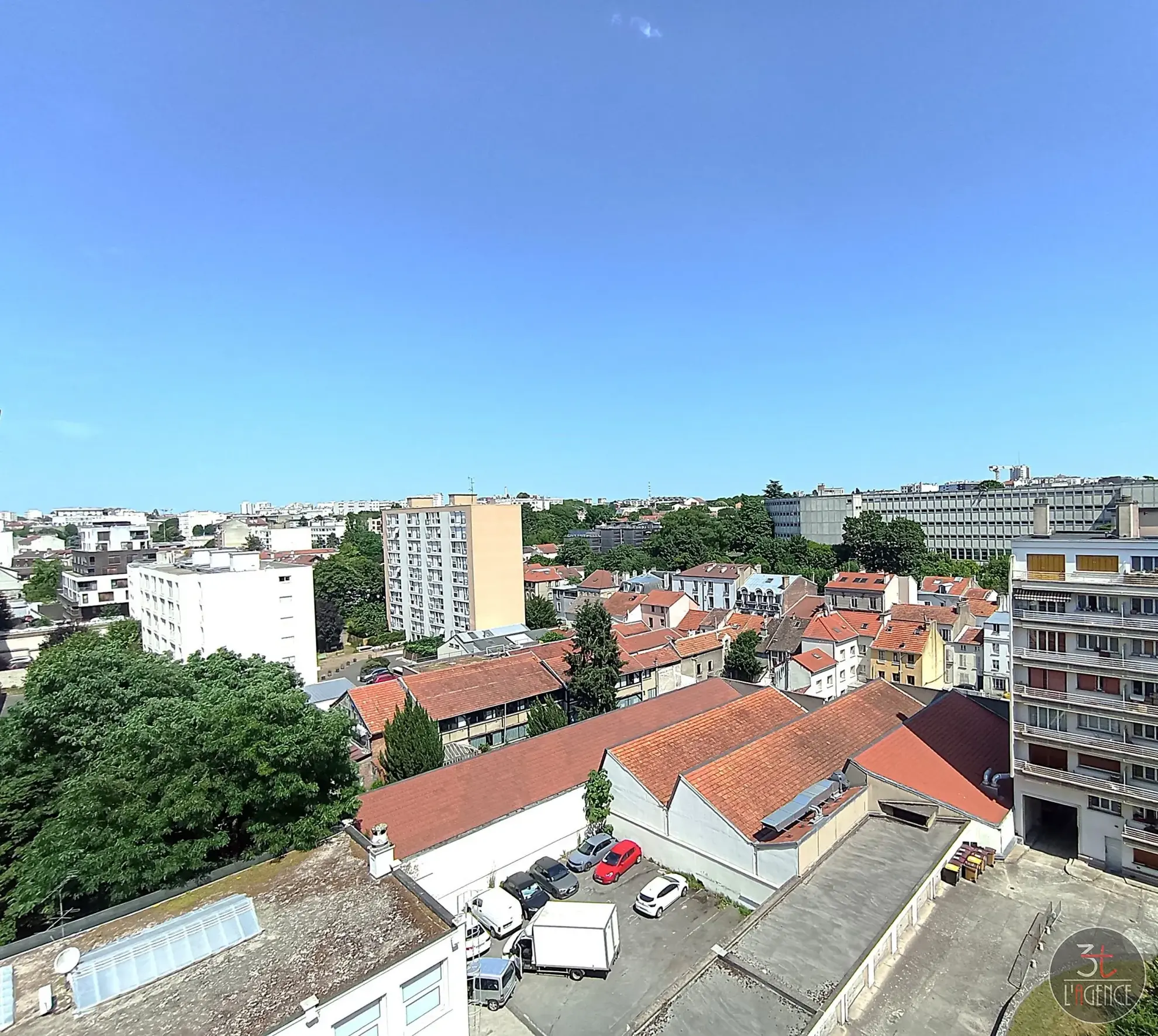 Studio dernier étage à Montreuil proche métro 9, sécurisé, sans travaux