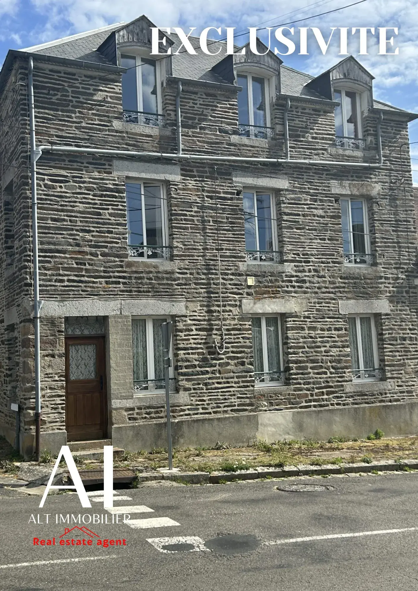 Maison en pierres avec dépendances et grand terrain en Suisse Normande - Idéal équestre