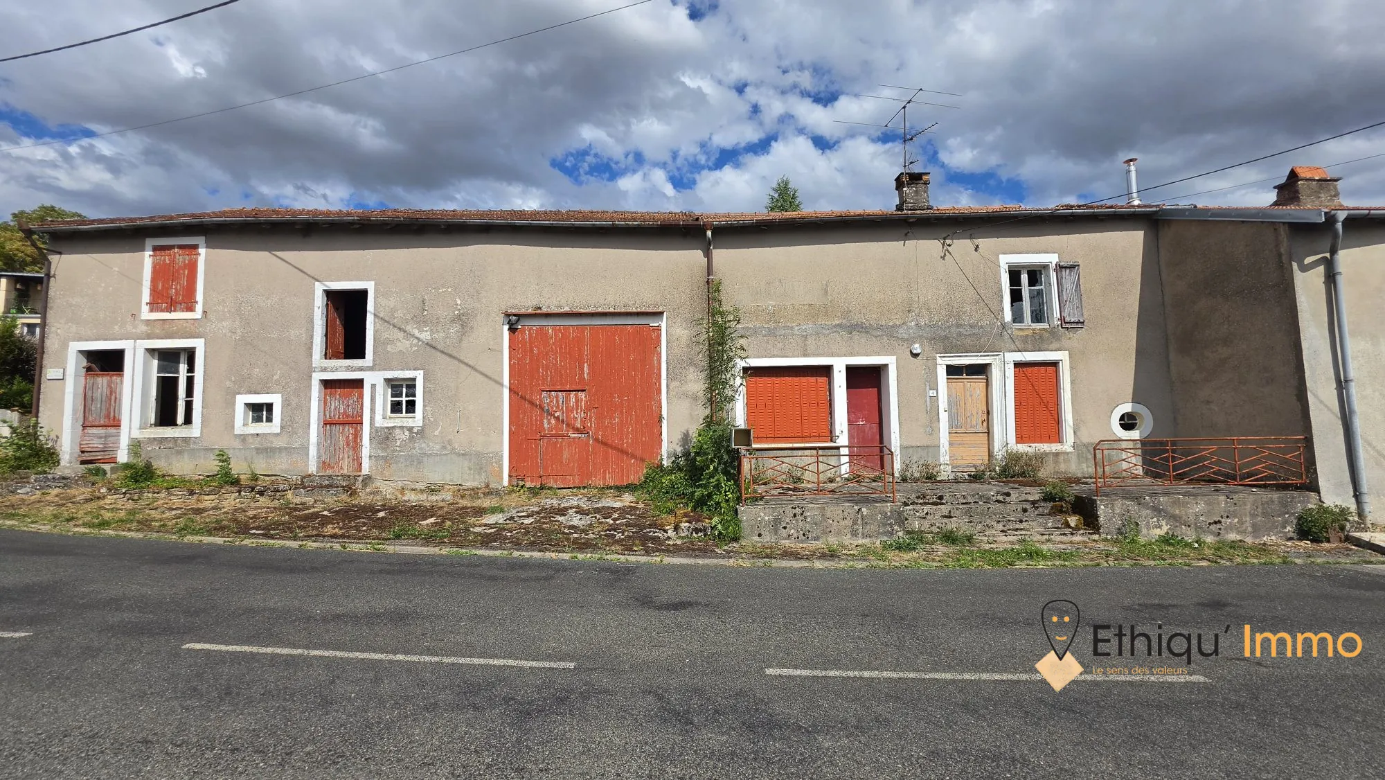 Maison à rénover avec grange et jardin à Levécourt – Opportunité d'investissement