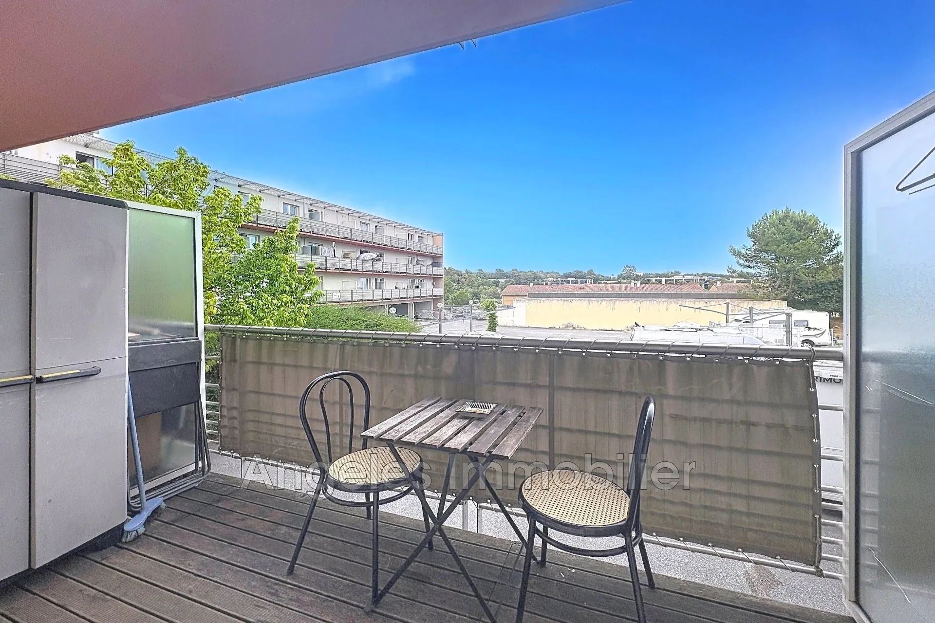 Studio à vendre à Valbonne proche Sophia Antipolis avec piscine et terrasse