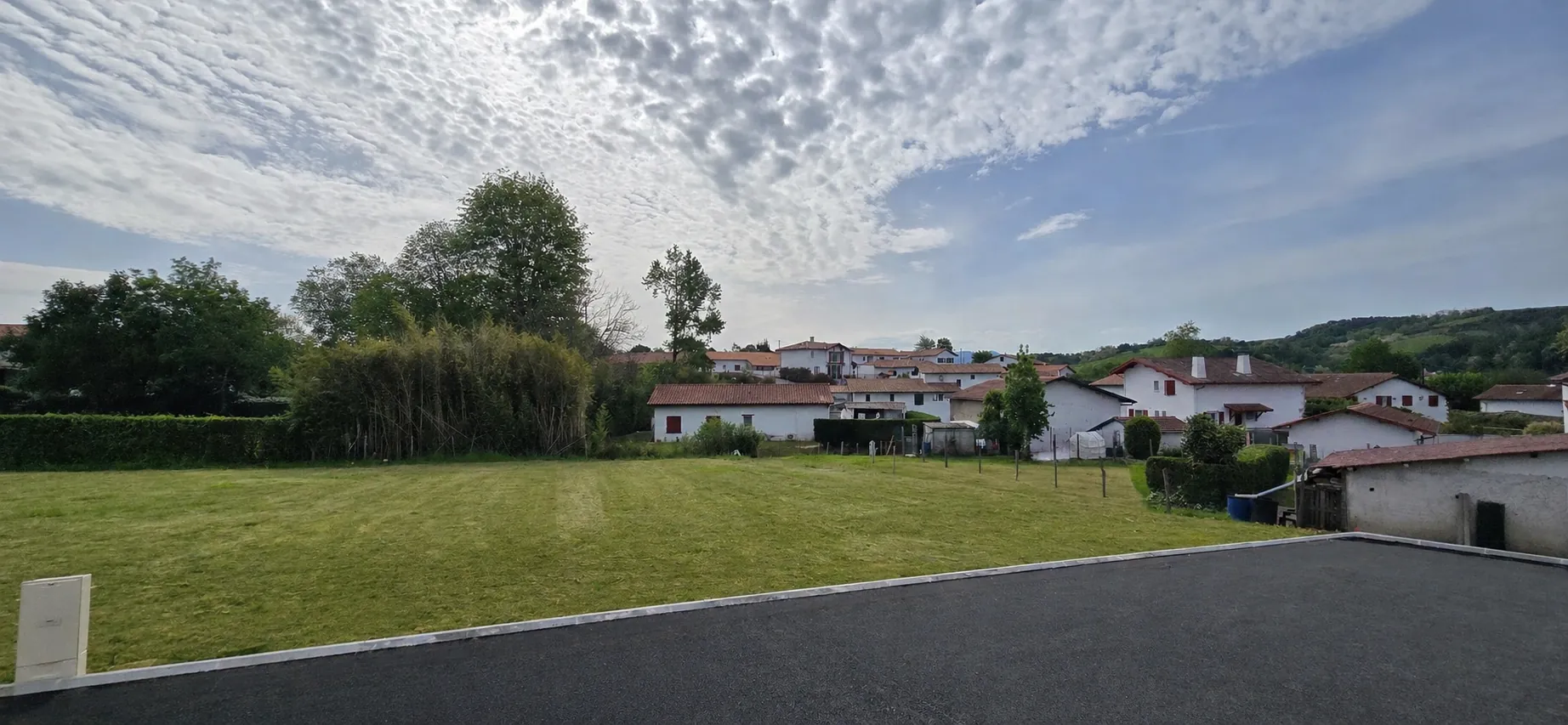 Terrain constructible viabilisé à Saint-Pée-sur-Nivelle, idéal pour votre maison