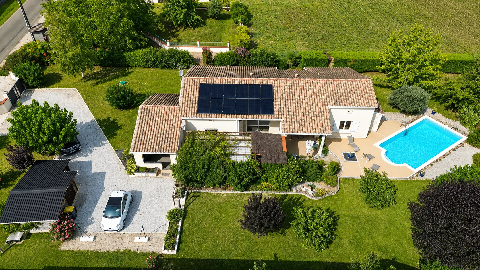 Maison de plain-pied avec 4 chambres, jardin et piscine à Beaupuy 47200