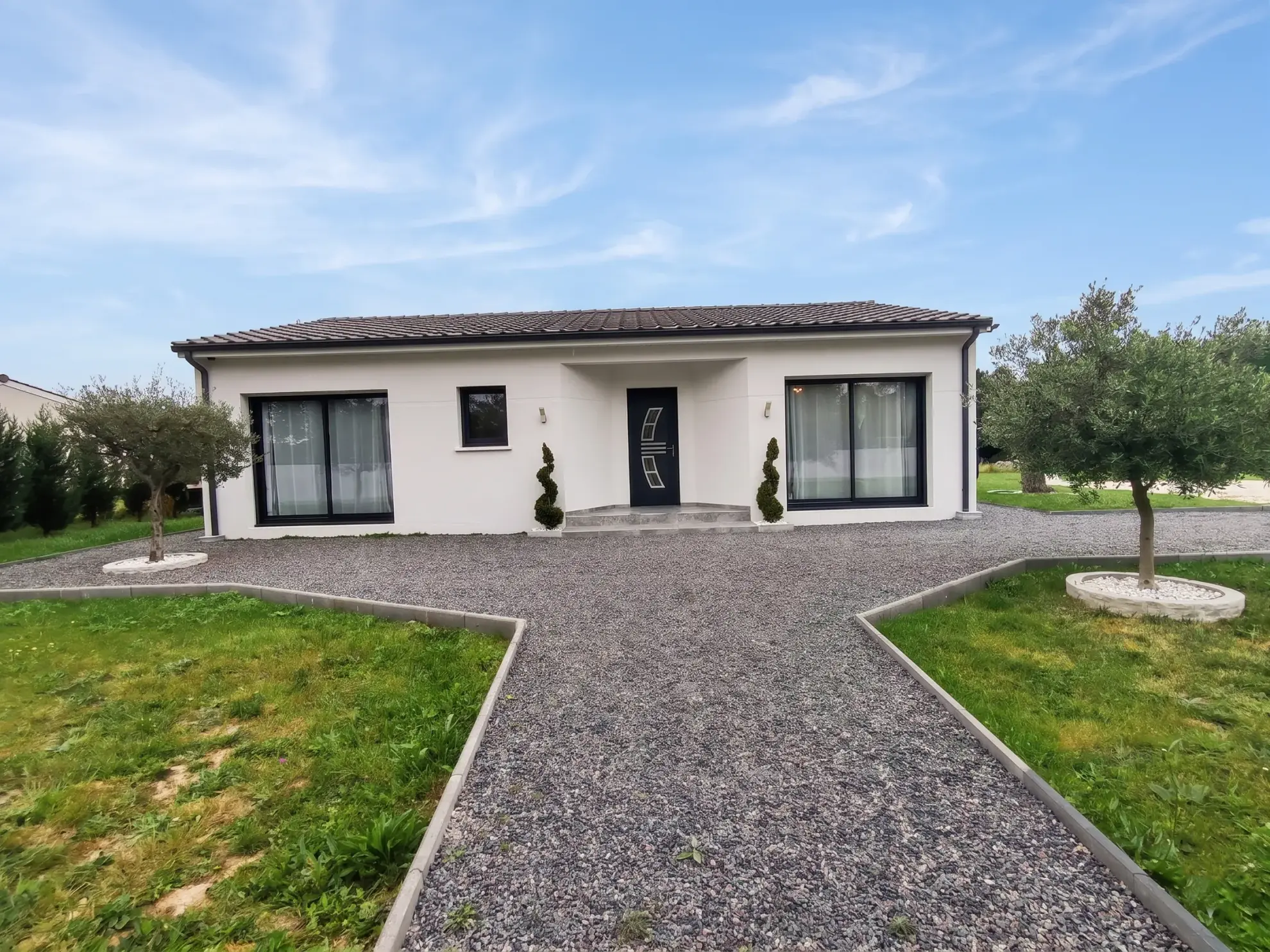 Villa contemporaine neuve à St Pierre du Palais avec grand terrain et 3 chambres