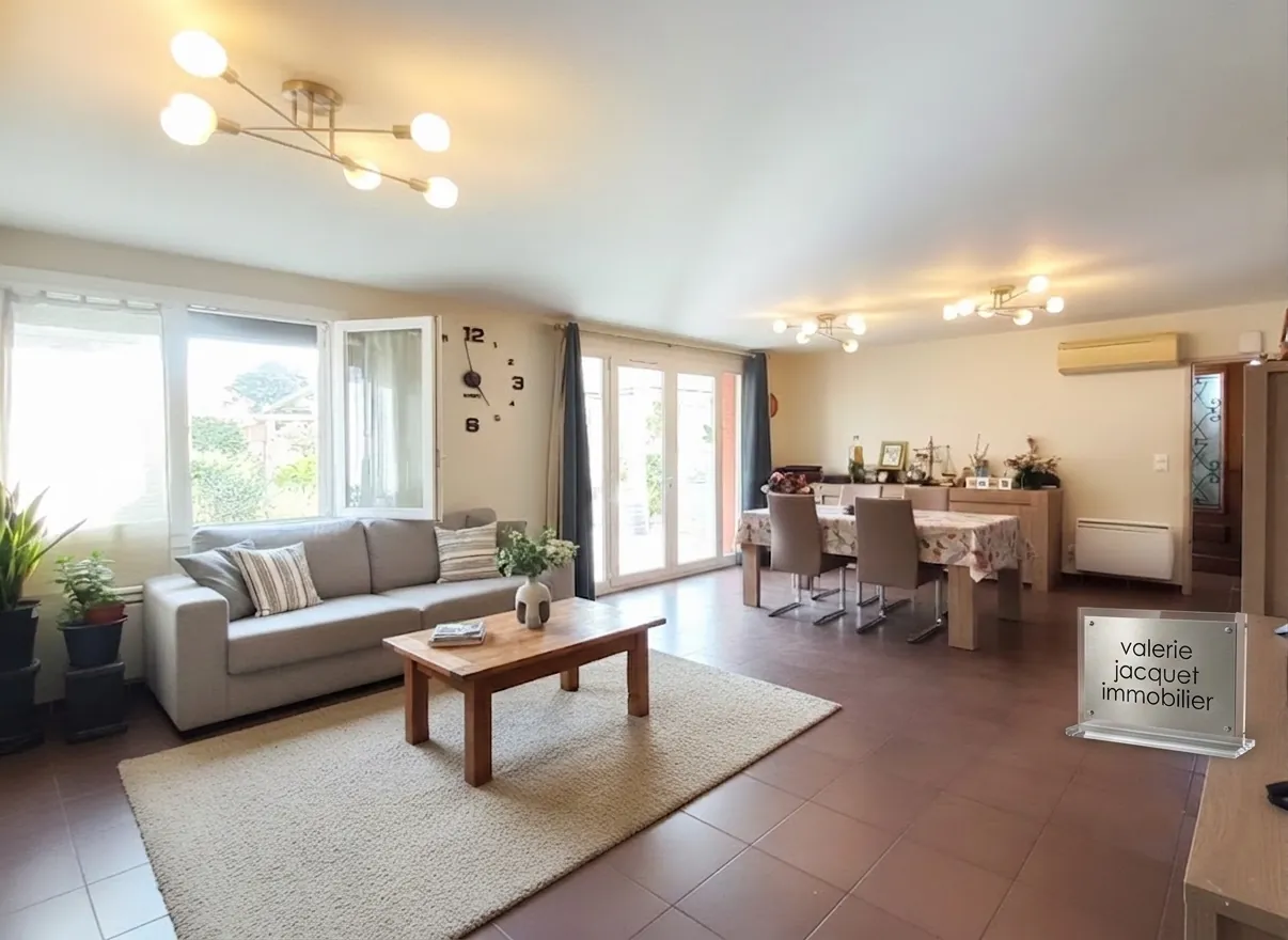 Maison de plain pied avec véranda, jardin, garage à La Roche Chalais
