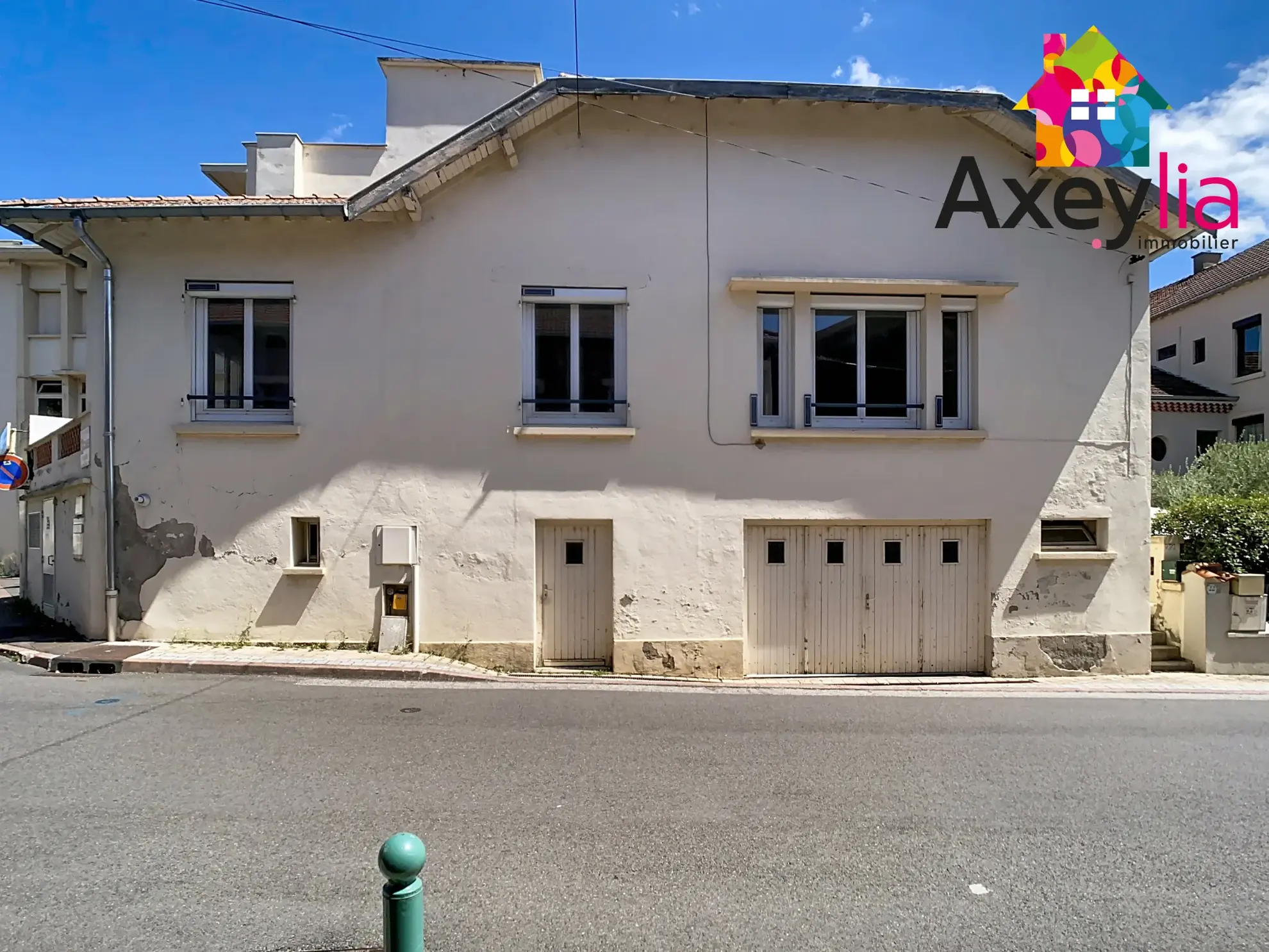 Maison de village à Renaison avec terrasse et garage, 3 chambres, idéal premier achat ou investissement