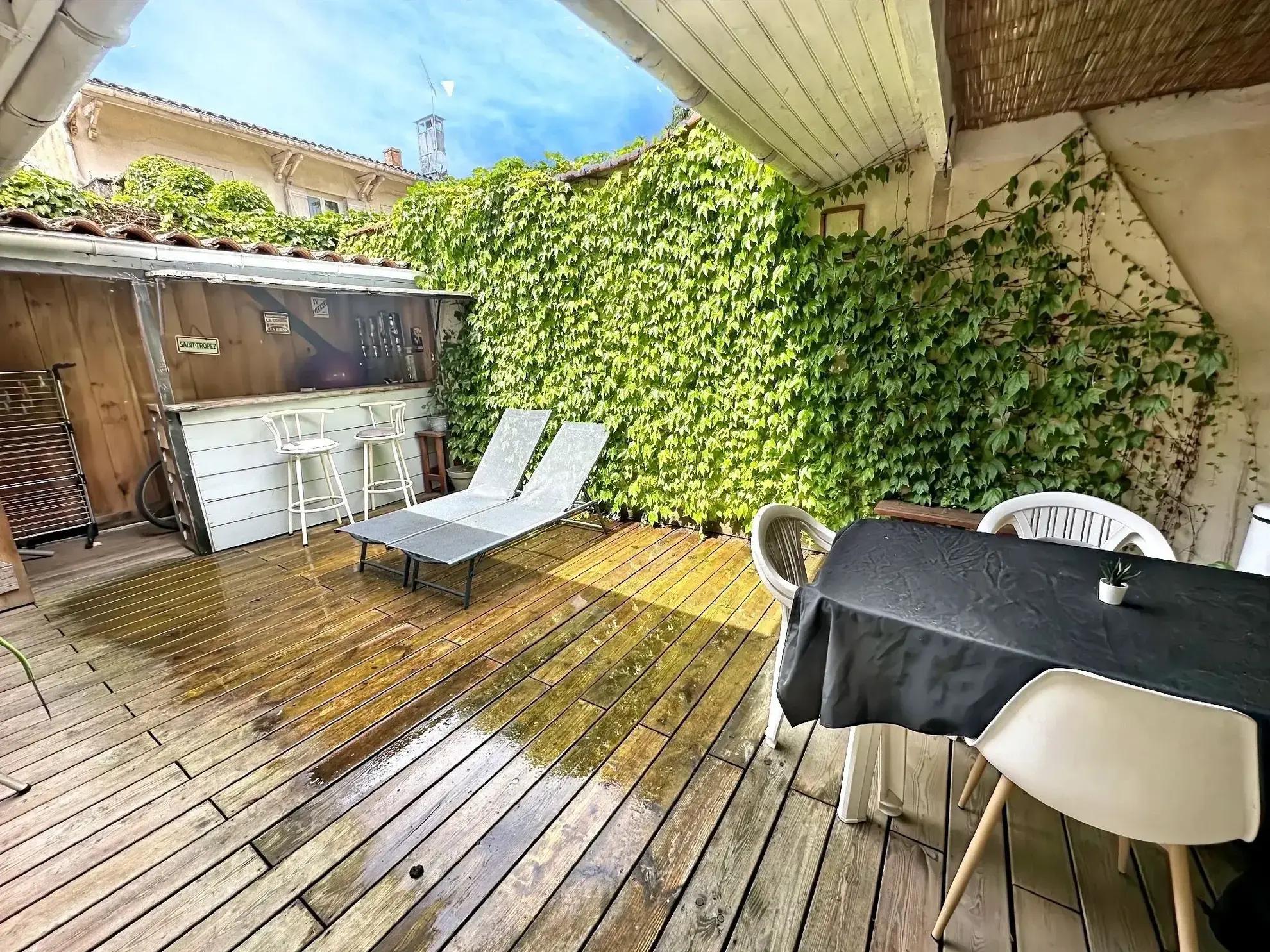 Maison rénovée de 87 m² avec terrasse à Marmande, 3 chambres en plein centre-ville