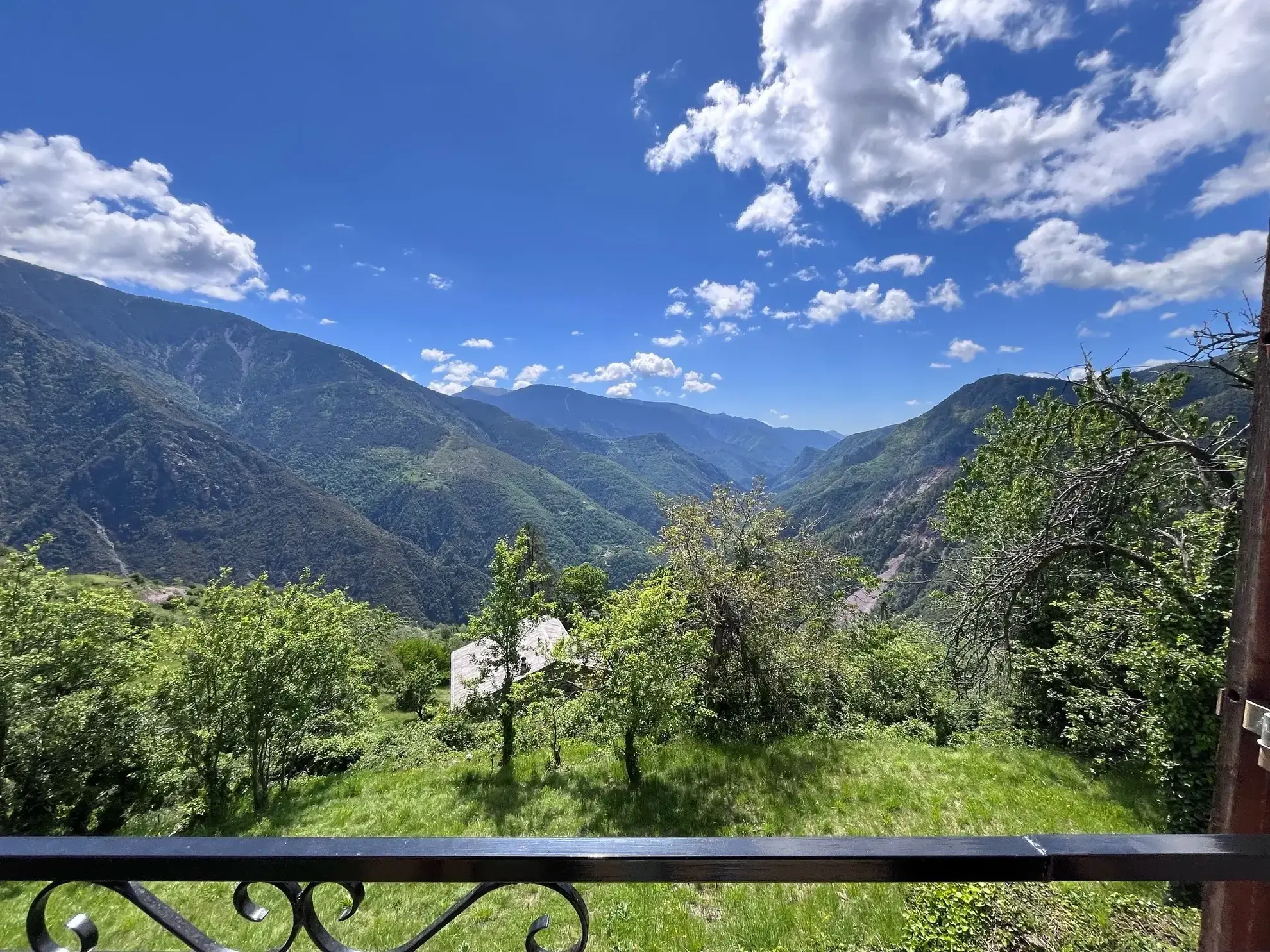 Achat maison de village rénovée à Roure avec terrasse et vue panoramique