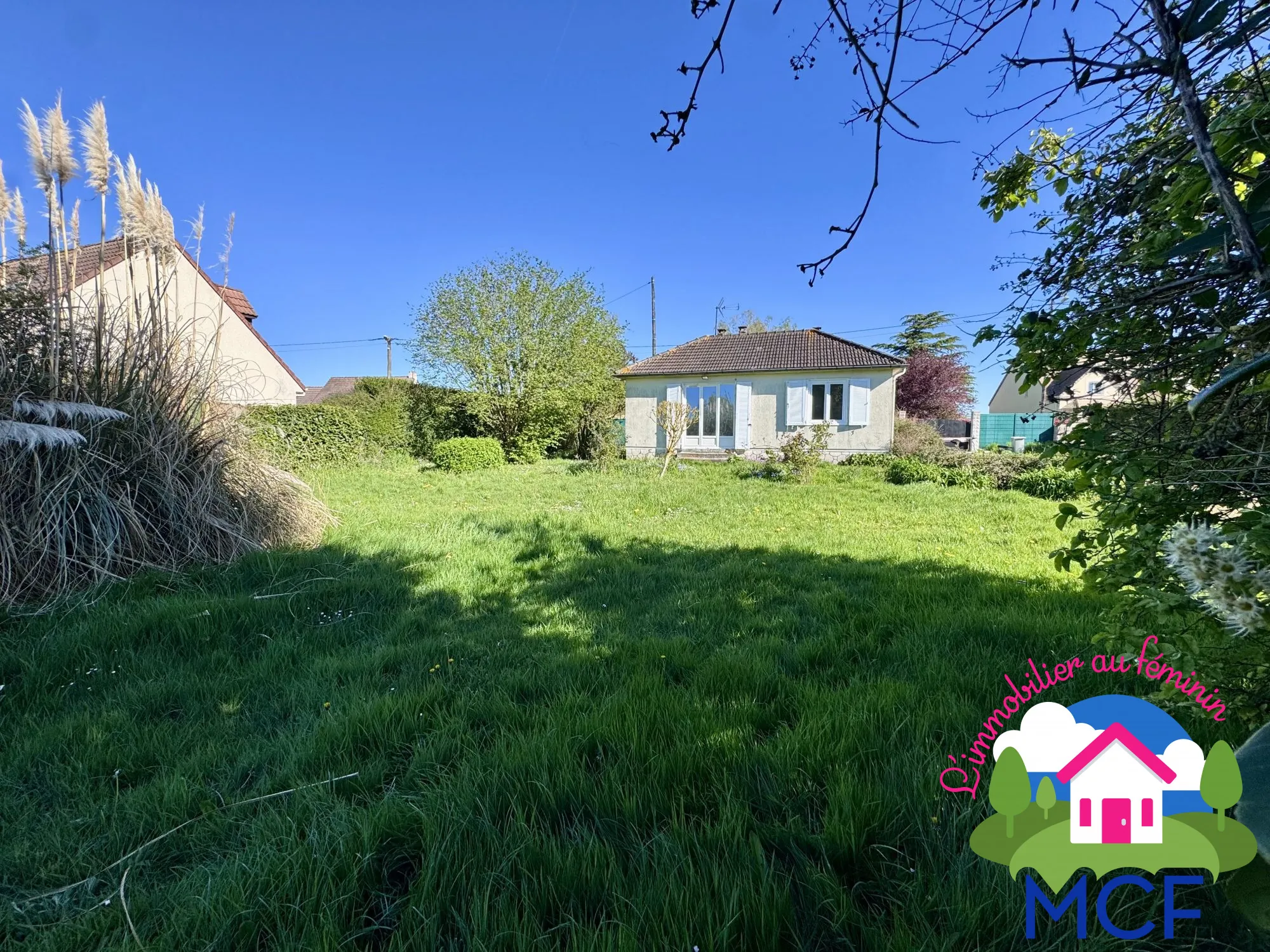 Maison de plain-pied à Breval avec jardin, 2 chambres, à rénover